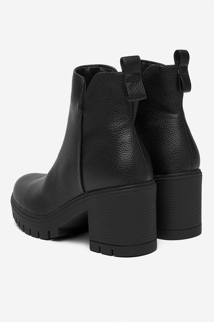 
                Kratke čizme Clara Barson CRNA - 5906751370599