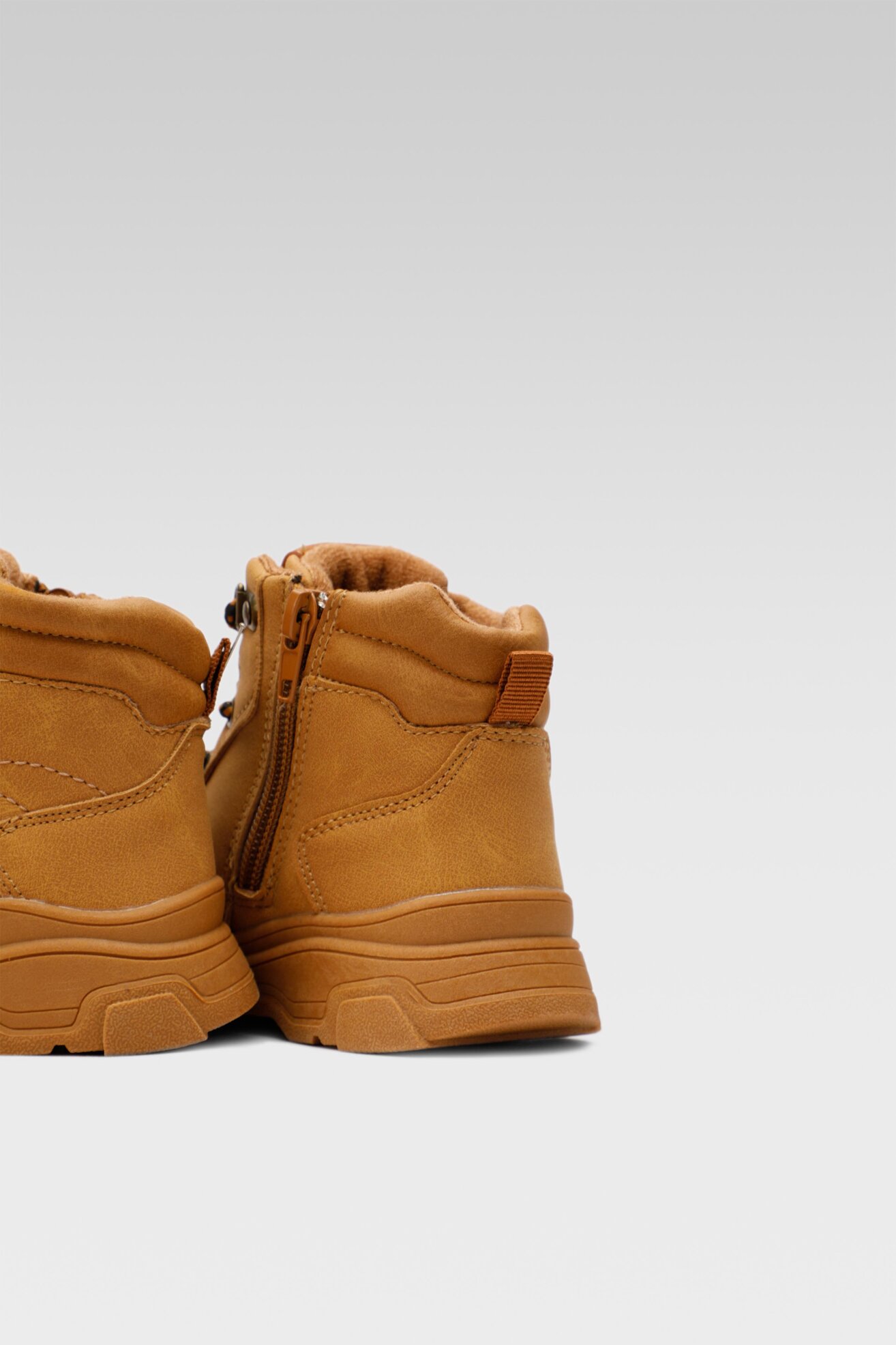 Trzewiki Action Boy AVO-326-003 Camel