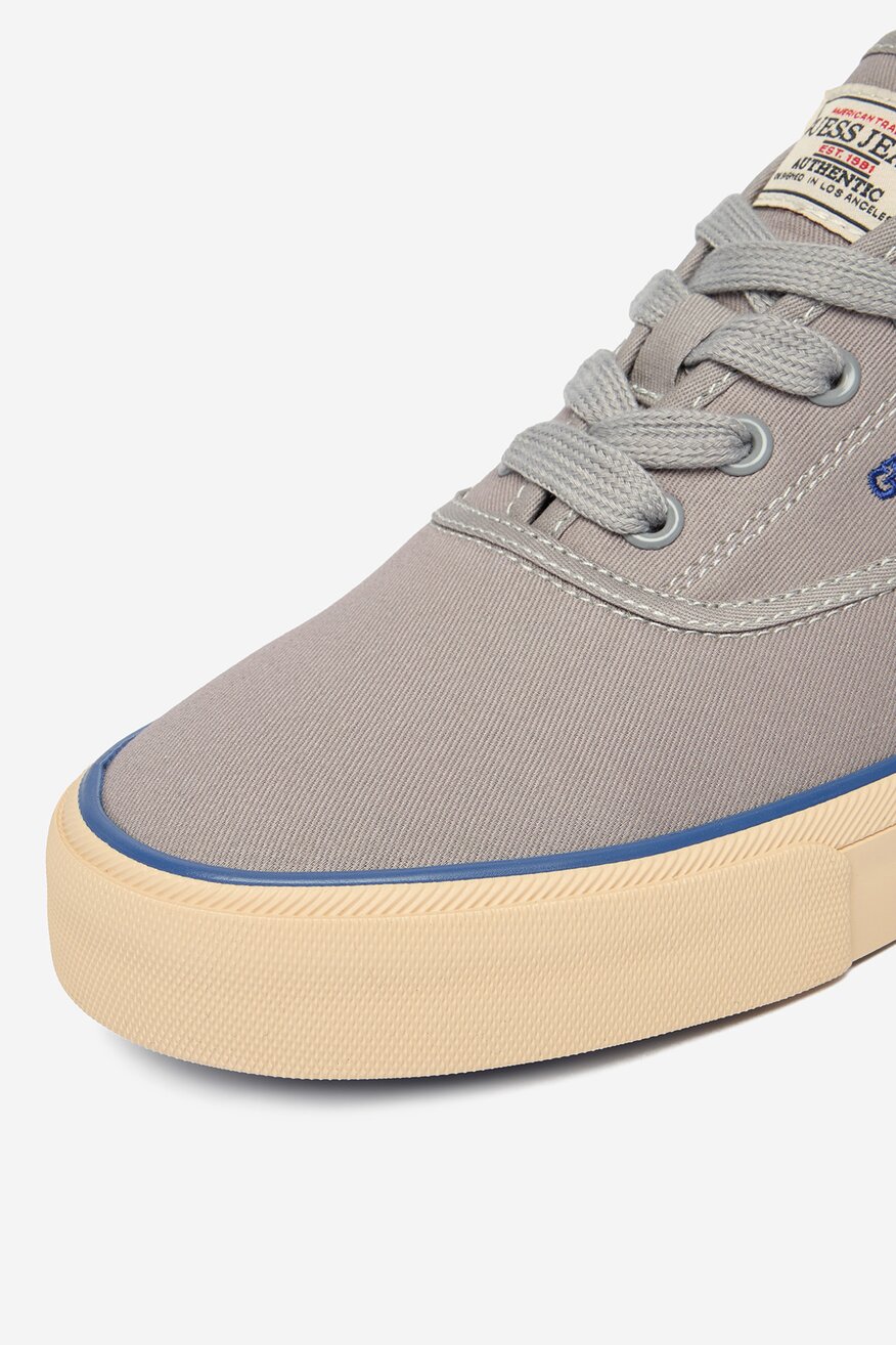 
                Platnena obuća GUESS JEANS SIVA - 5907964050773