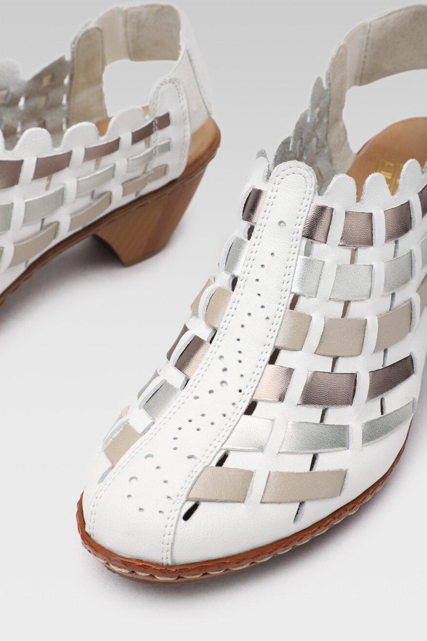 
                Rieker - Skórzane sandały na obcasie - 5903698626796