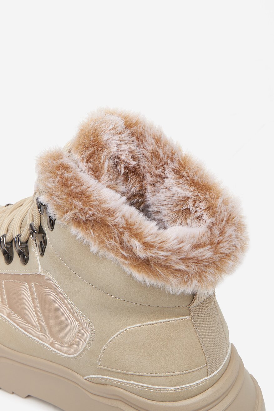 
                Боти DeeZee КРЕМАВ - 5904410911299