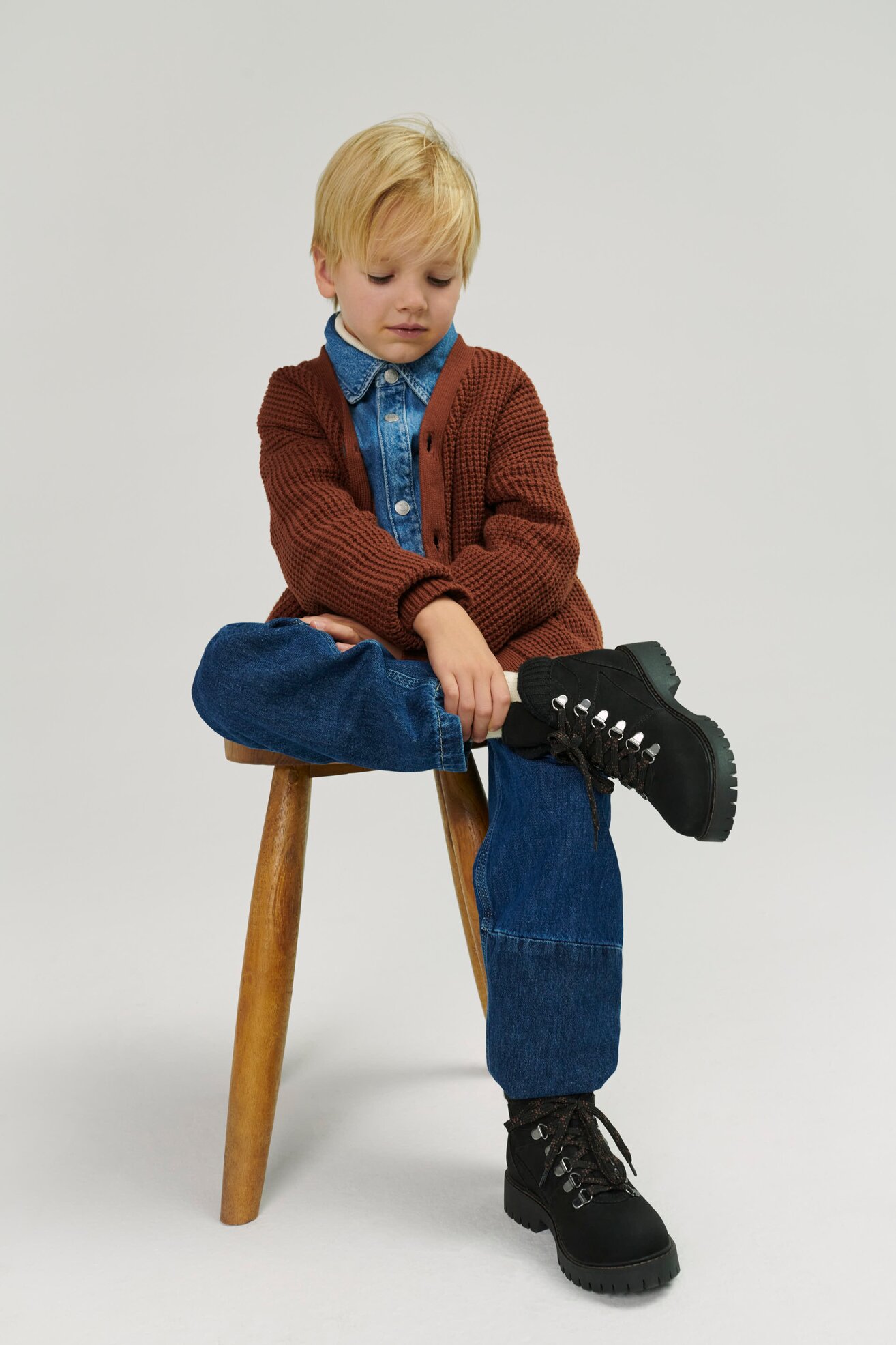 Šněrovací vyšší obuv Lasocki Young RIVER CI12-8468-04 ČERNÁ