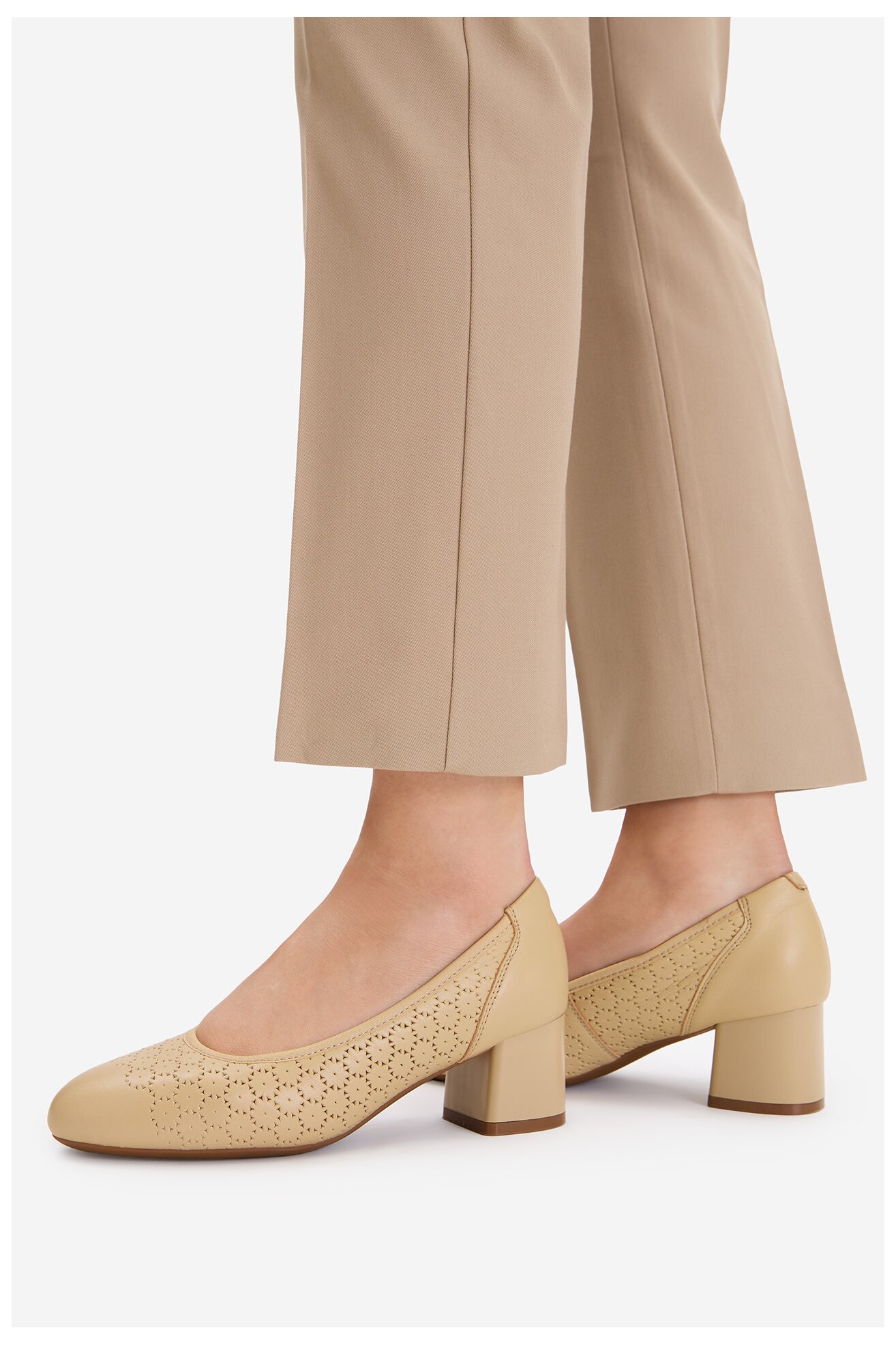 Елегантни обувки Lasocki CEO-WYL4060-4Z БЕЖОВ