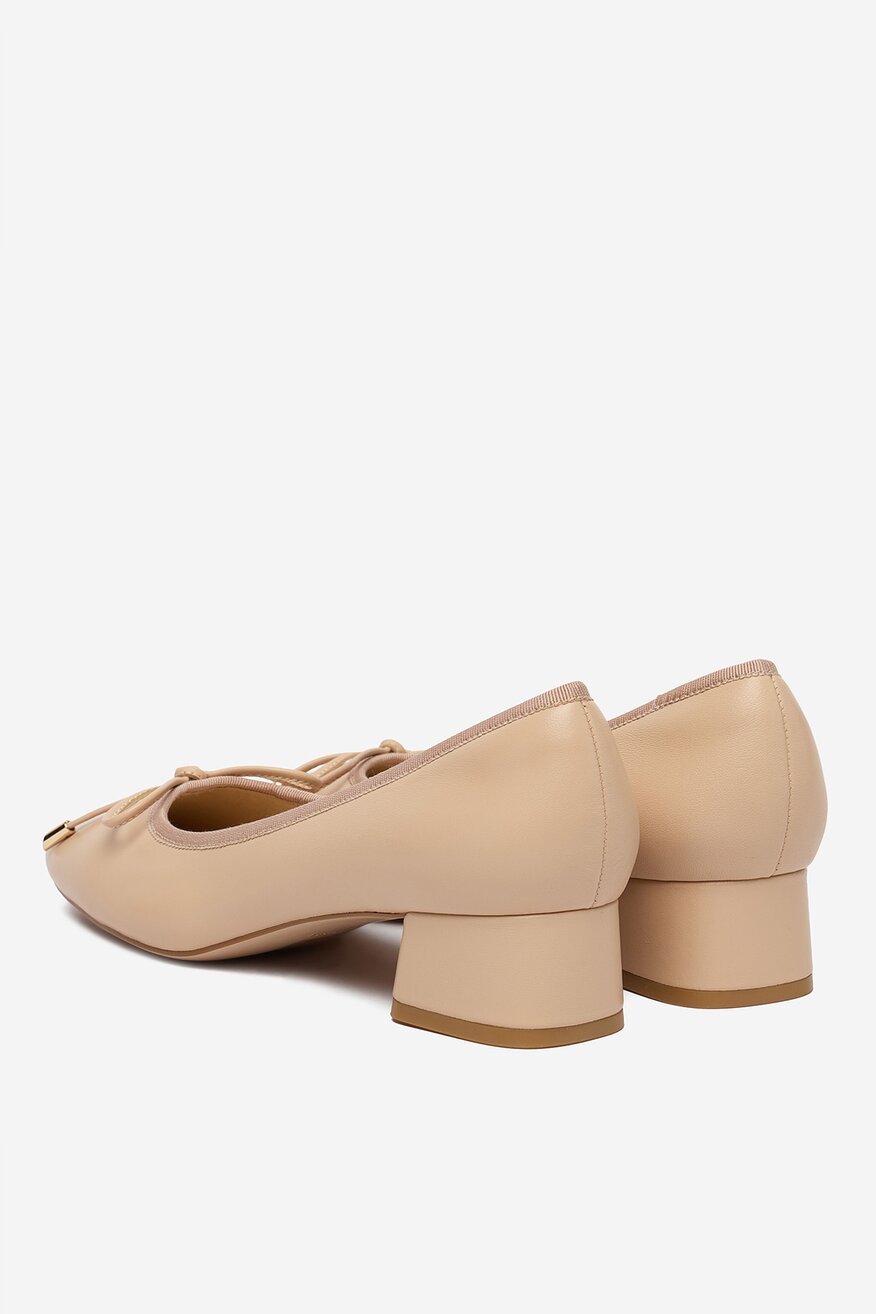 
                Елегантни обувки Gino Rossi БЕЖОВ - 5906751792896