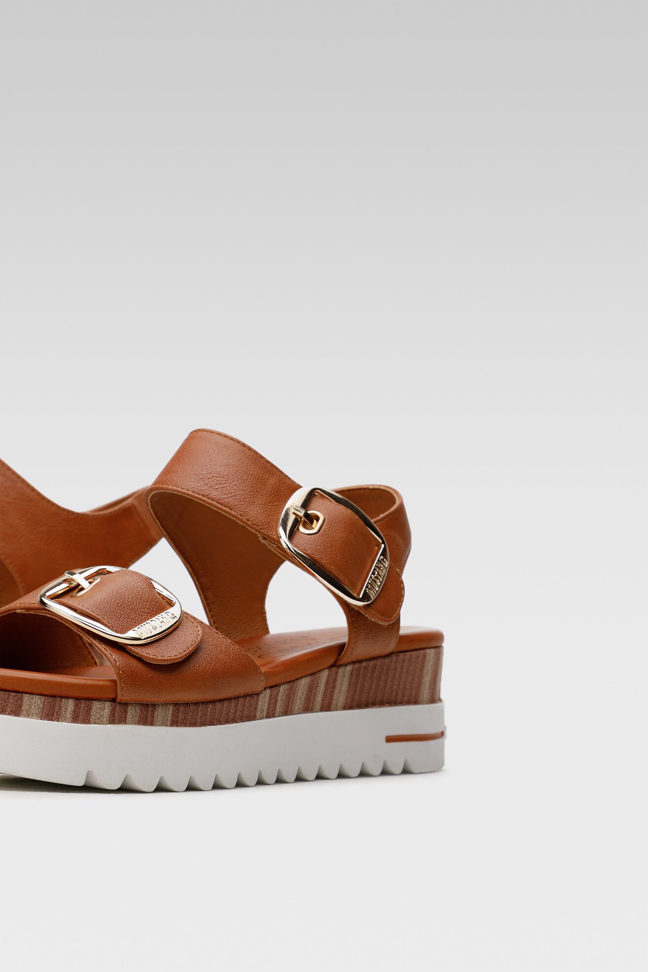 Szandál Mustang 1423-803 BARNA