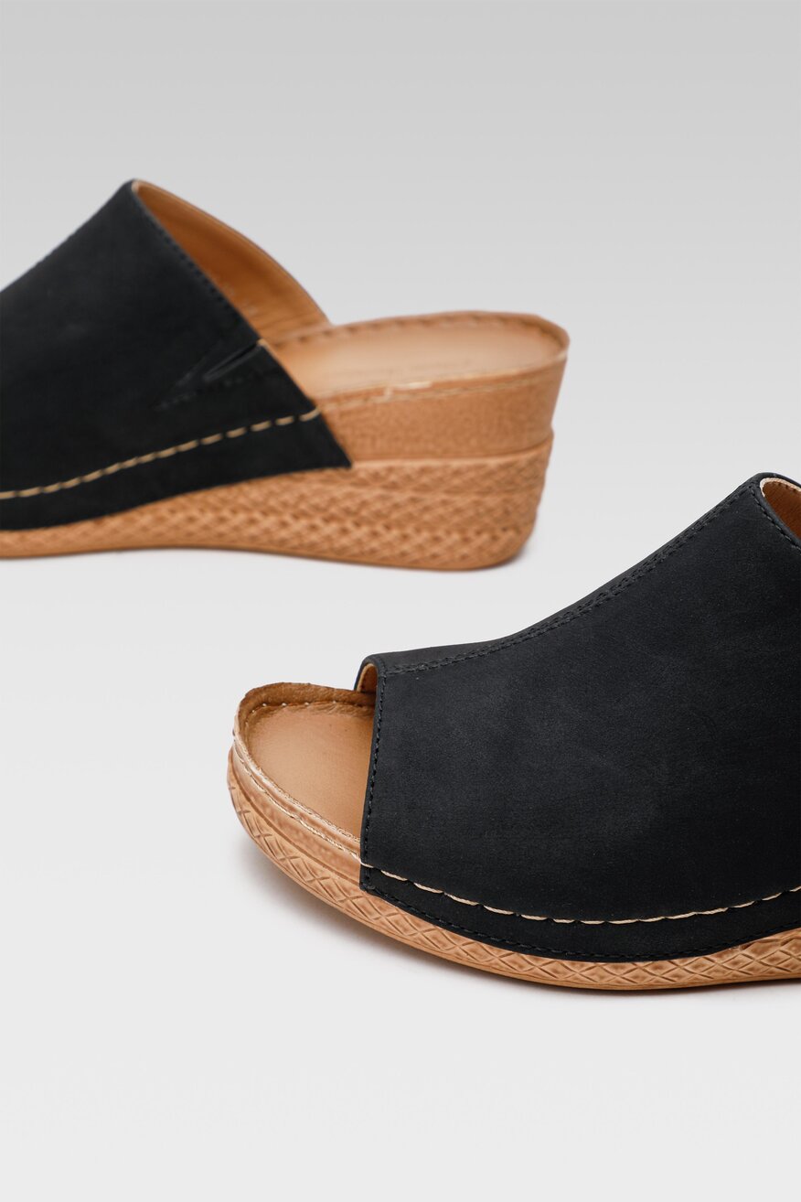 
                Clara Barson - Klapki na koturnie - 5904862810812