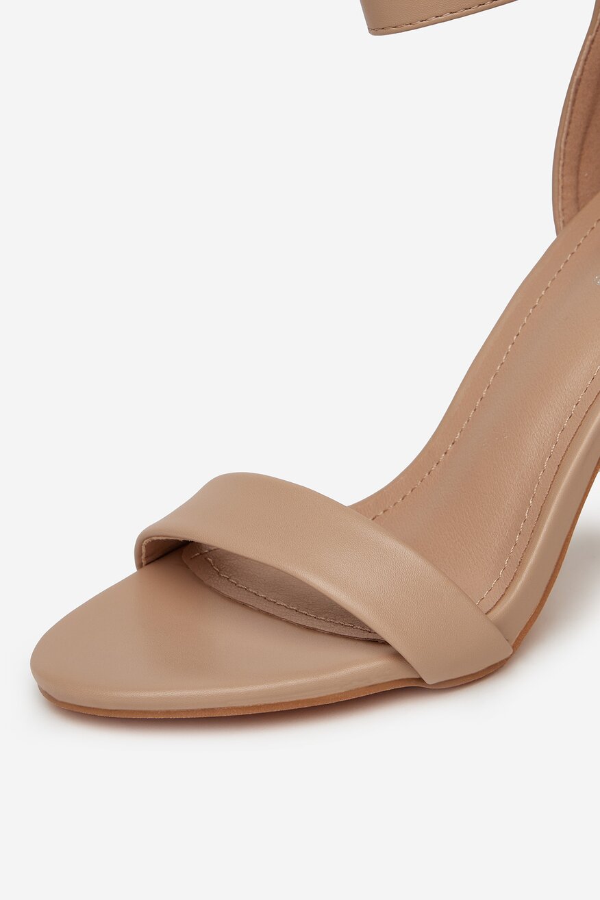 
                DeeZee - Sandały na słupku - 5906751139349