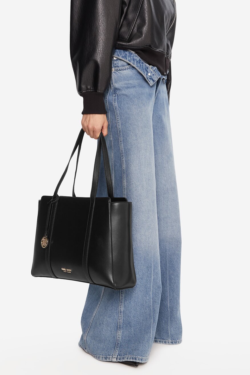 
                Дамска чанта NINE WEST ЧЕРЕН - 5906751397107