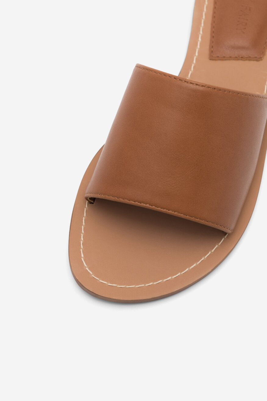 
                Шльопанець Jenny Fairy КОРИЧНЕВИЙ - 5904862773919