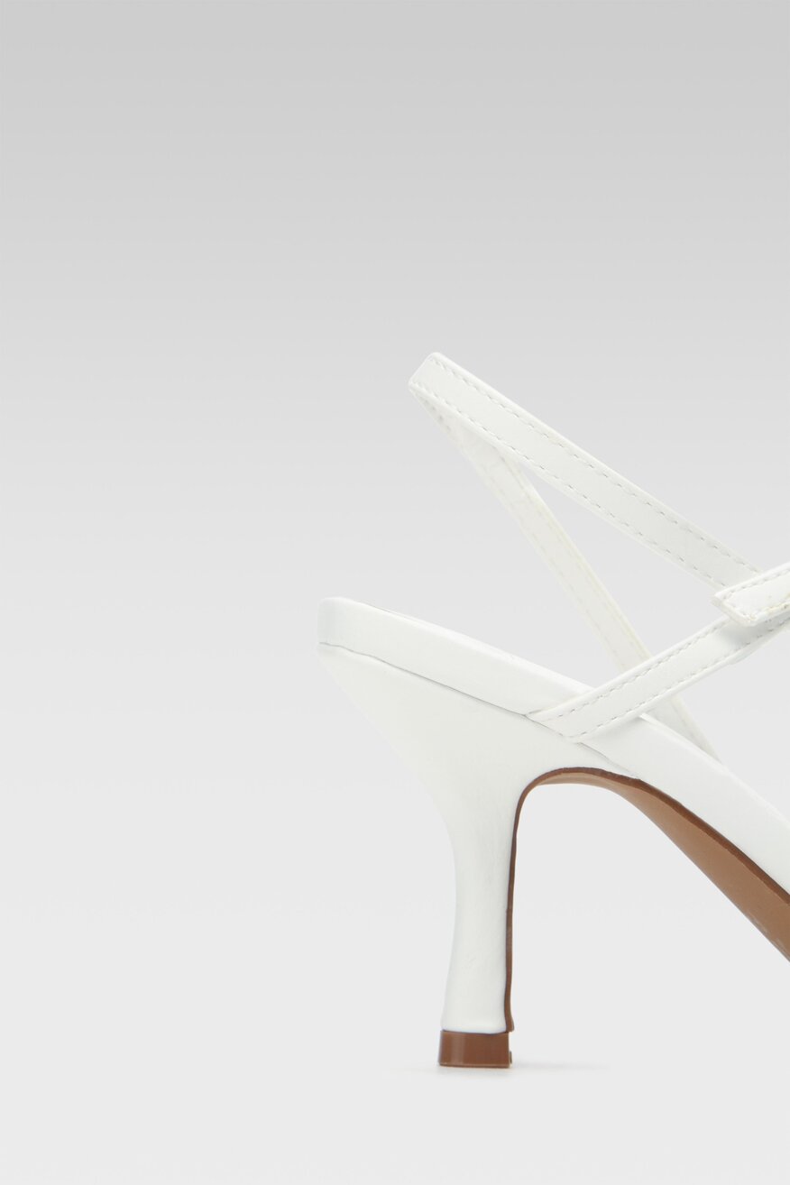 
                Jenny Fairy - Sandały pastelowe białe - 5904248701420