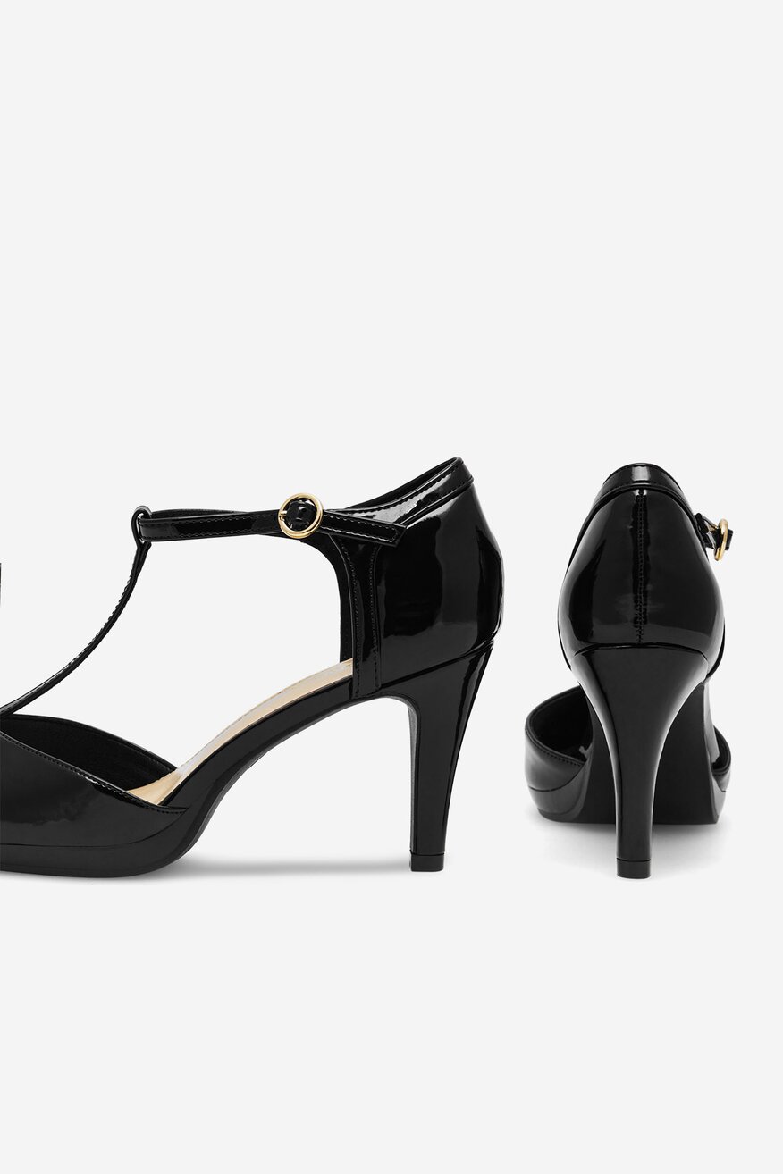 
                Körömcipő Clara Barson FEKETE - 5905588307518