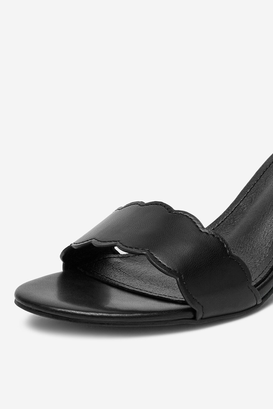 
                DeeZee - Sandały na słupku - 5904410848793