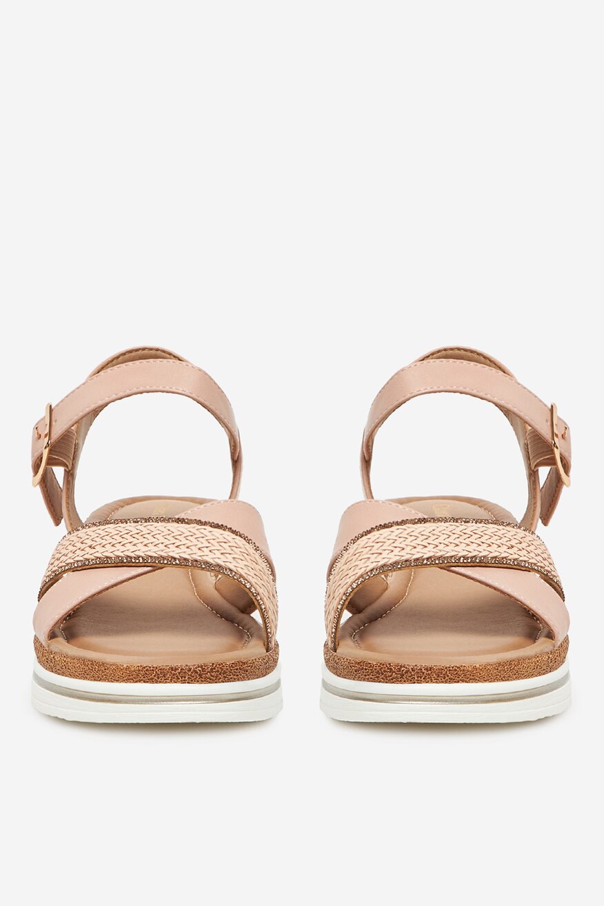 
                Clara Barson - Sandały na koturnie - 5903698794235