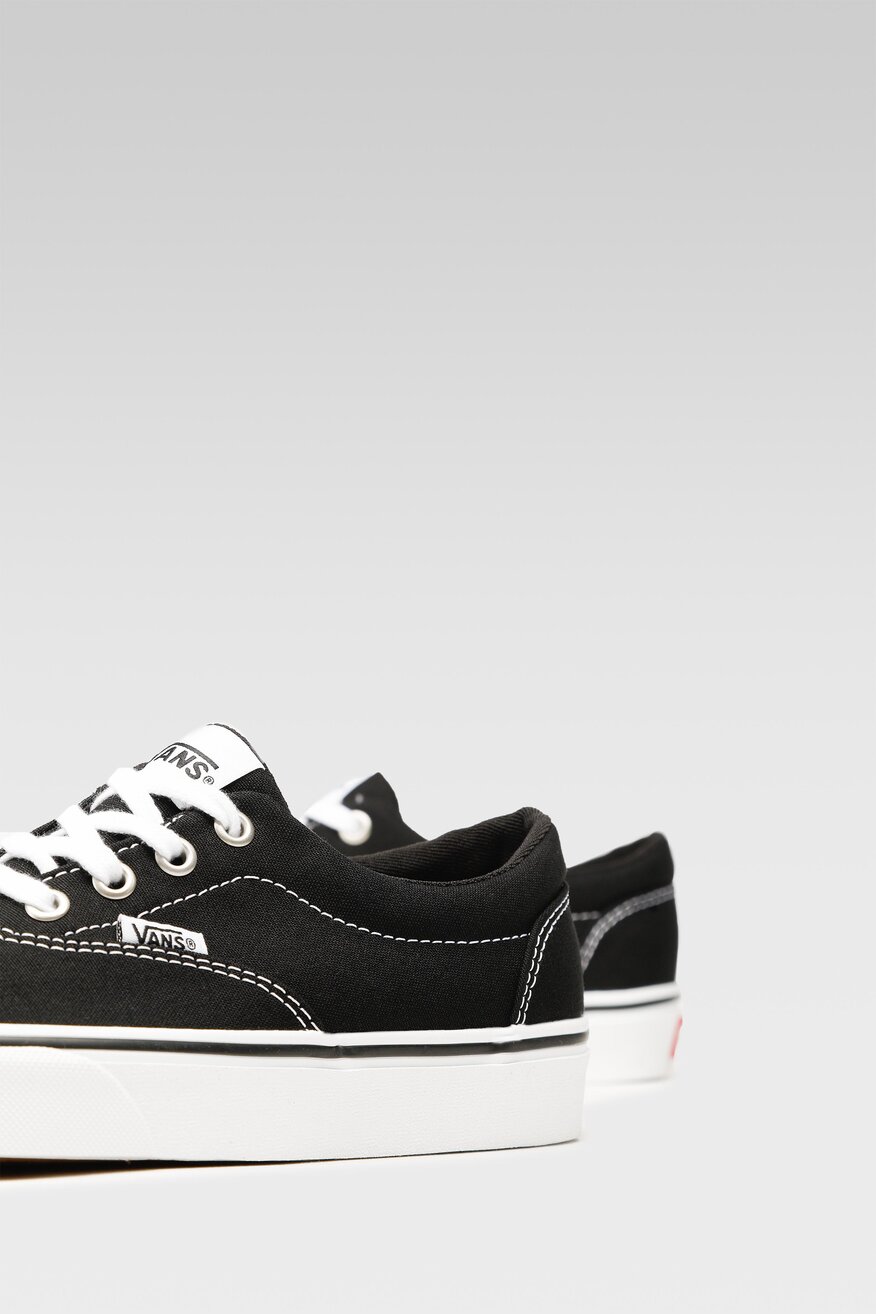 
                Vans - Trampki czarne sznurowane - 5904248059286