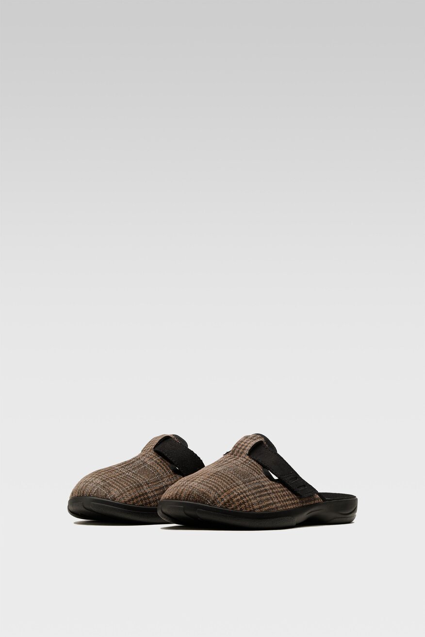 
                Home&Relax - Kapcie z printem brązowe - 5903698864778