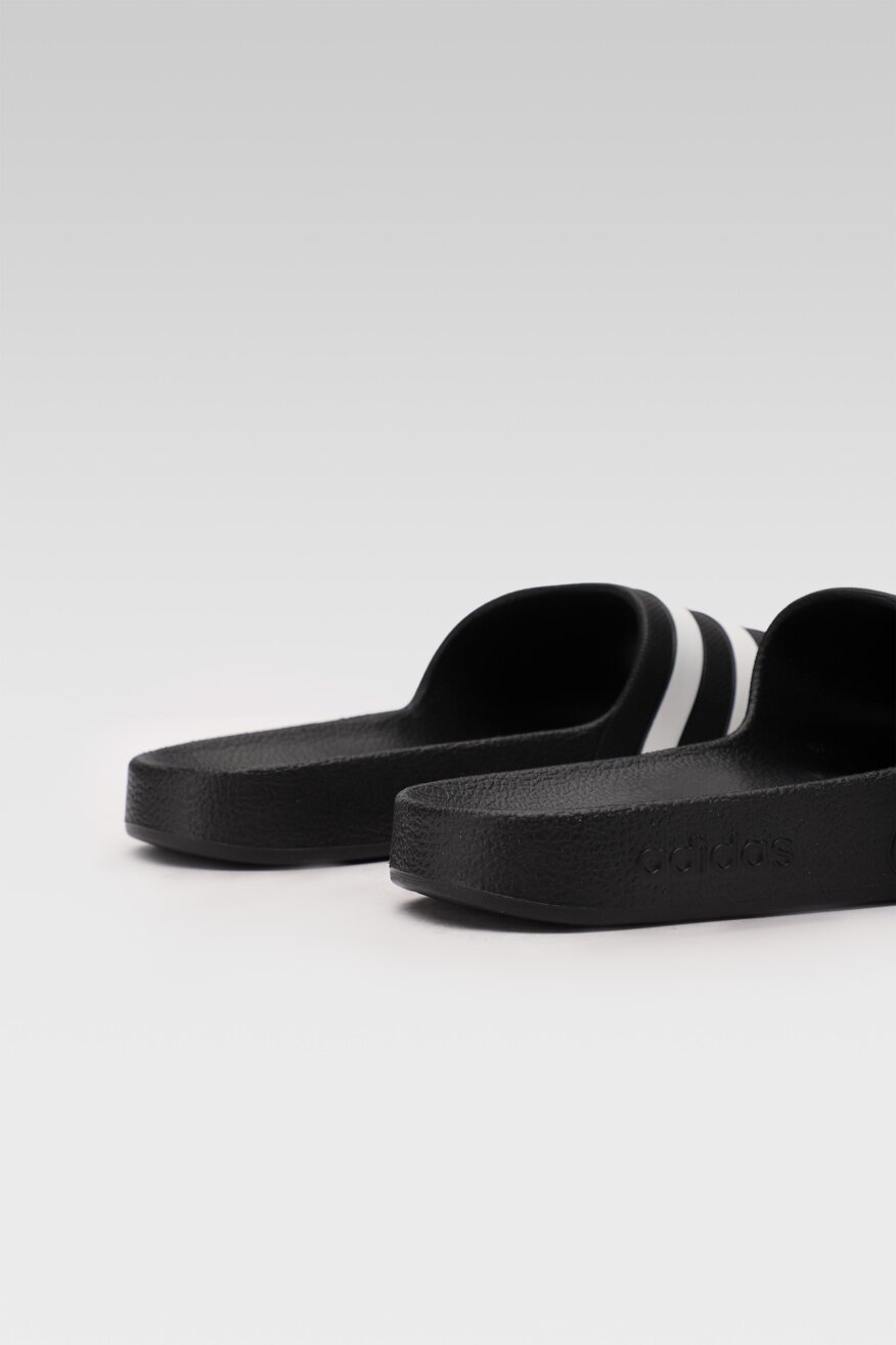 
                adidas - Klapki basenowe czarne - 5903698744988