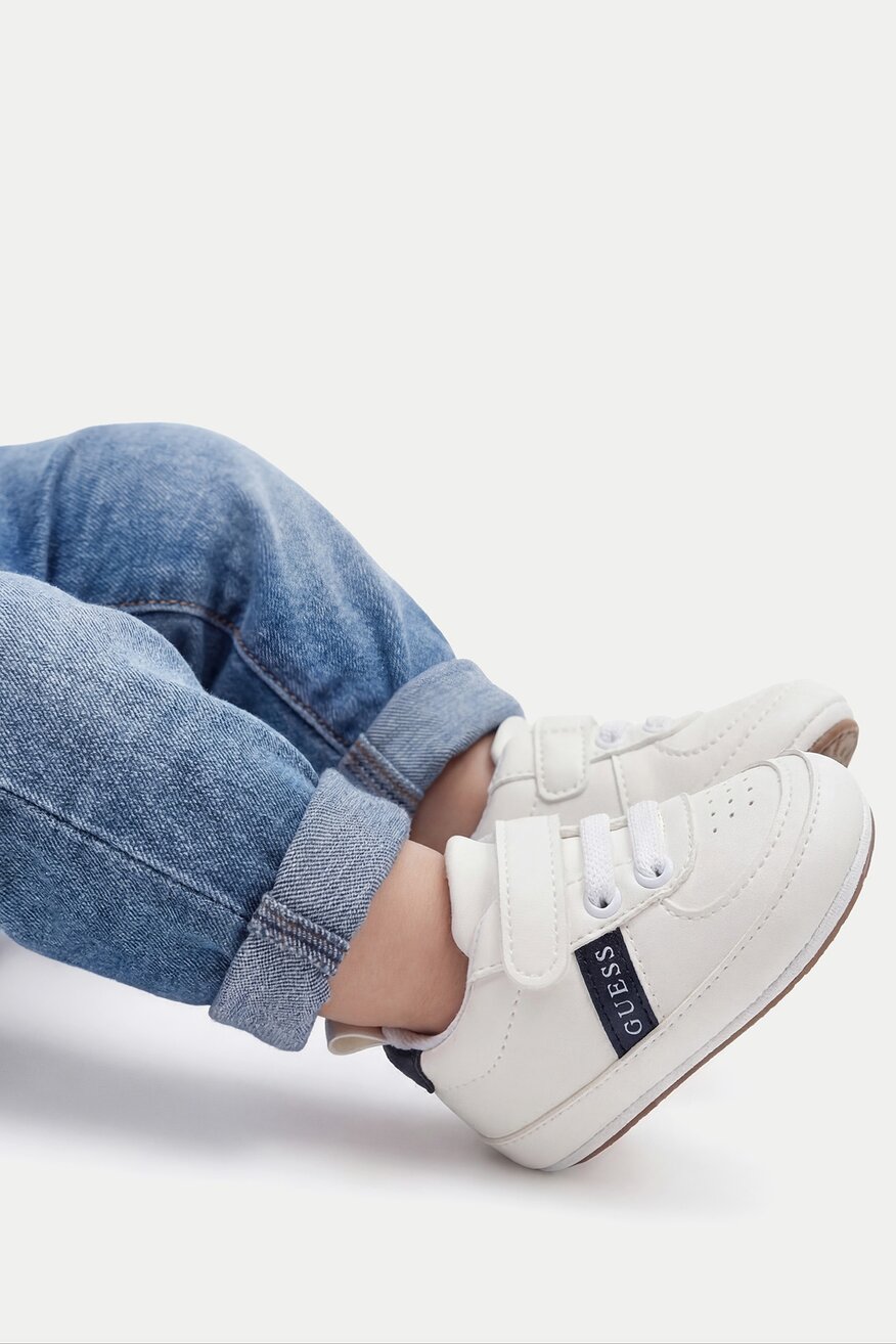 
                Напівчеревик GUESS БІЛИЙ - 5906751742068