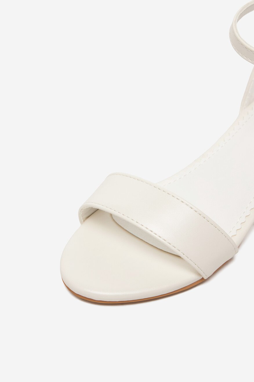 
                Сандали DeeZee БЯЛ - 5906751746448