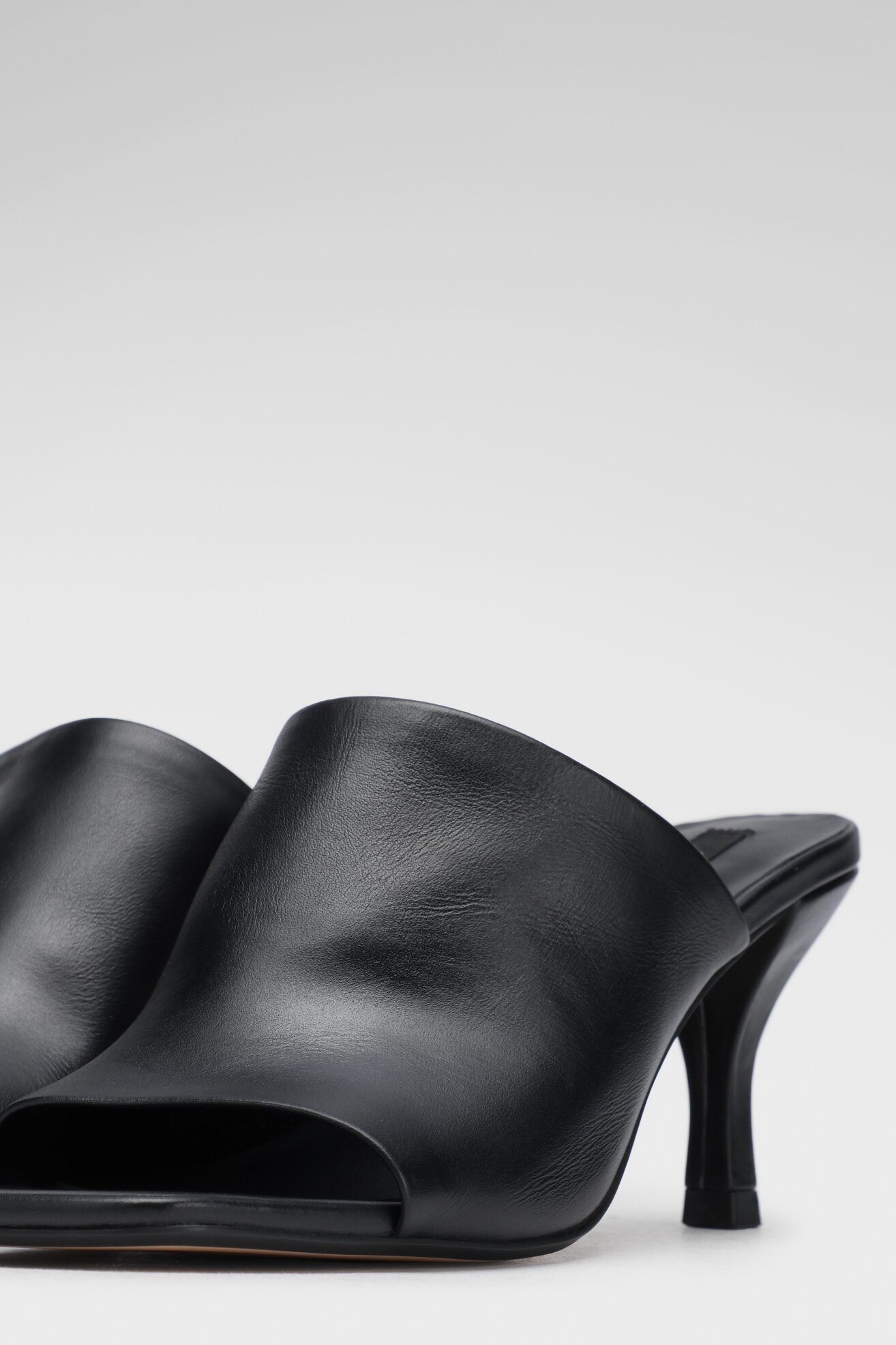 Klapki Gino Rossi 120AL0428 Czarny