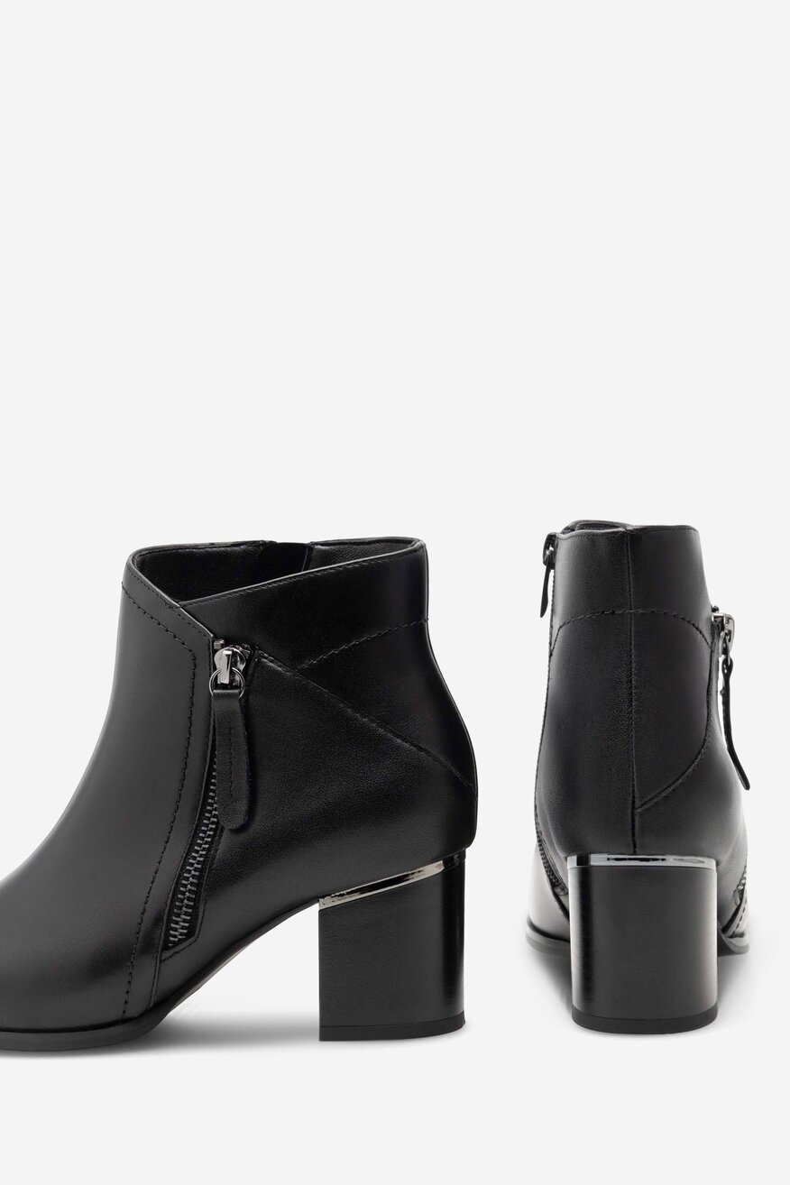 
                Lasocki - Botki skórzane na słupku - 5905588033066