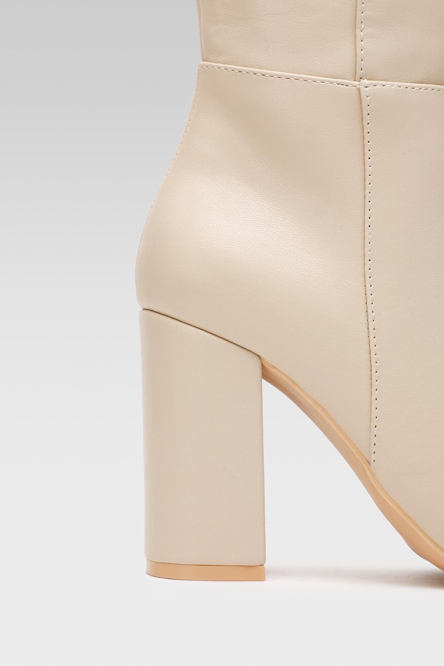 
                DeeZee - Kozaki na słupku - 5904862161570