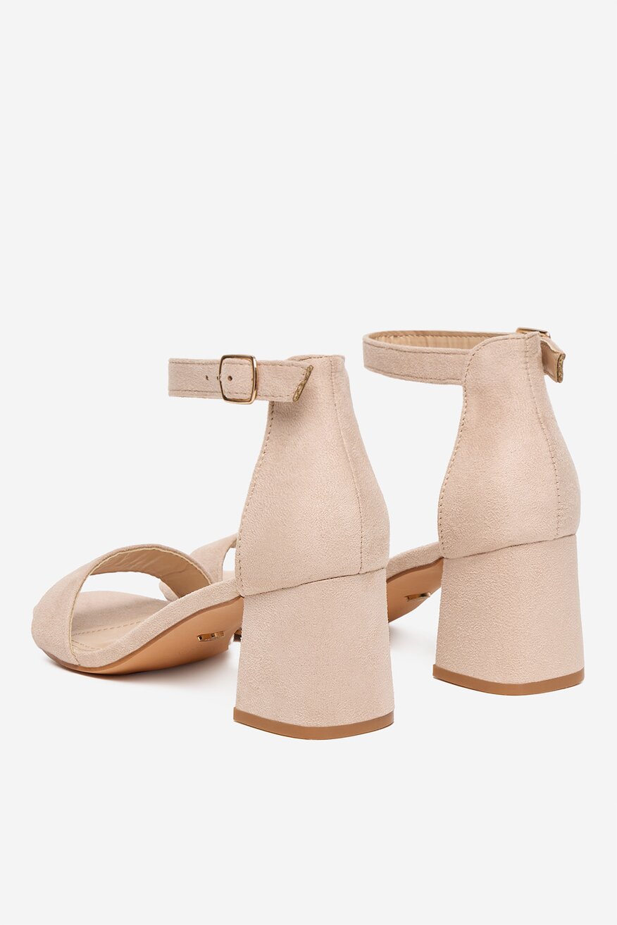 
                DeeZee - Sandały na słupku - 5904410081978