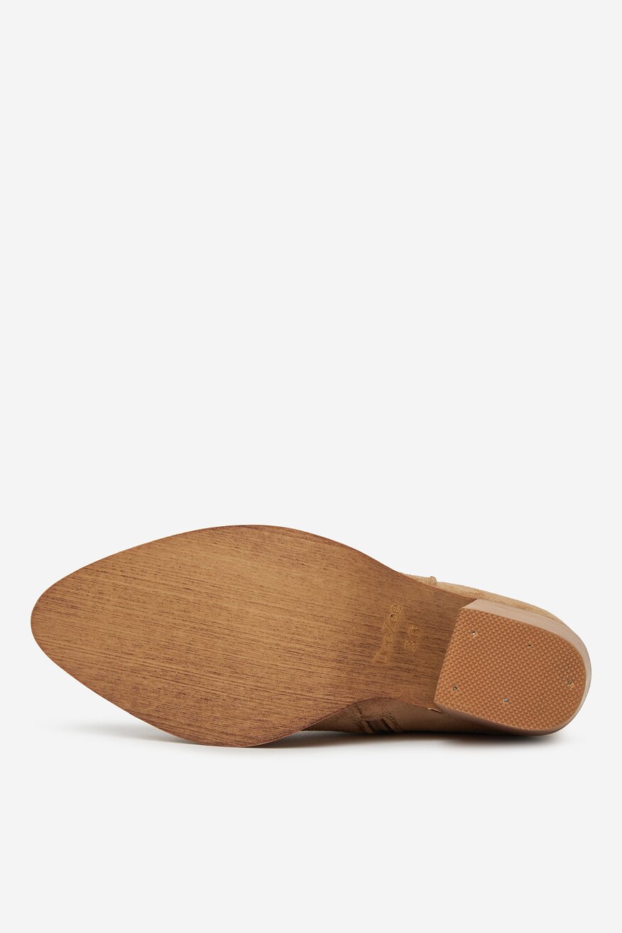 
                Боти DeeZee КАМЕЛ - 5906751066348