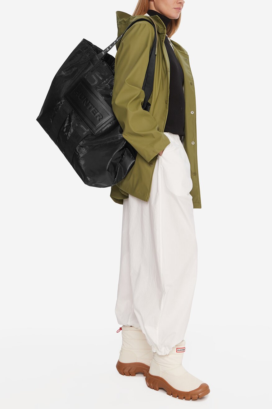 
                        Kézitáska HUNTER C-HTR-K-014-06 FEKETE - 5906751399255