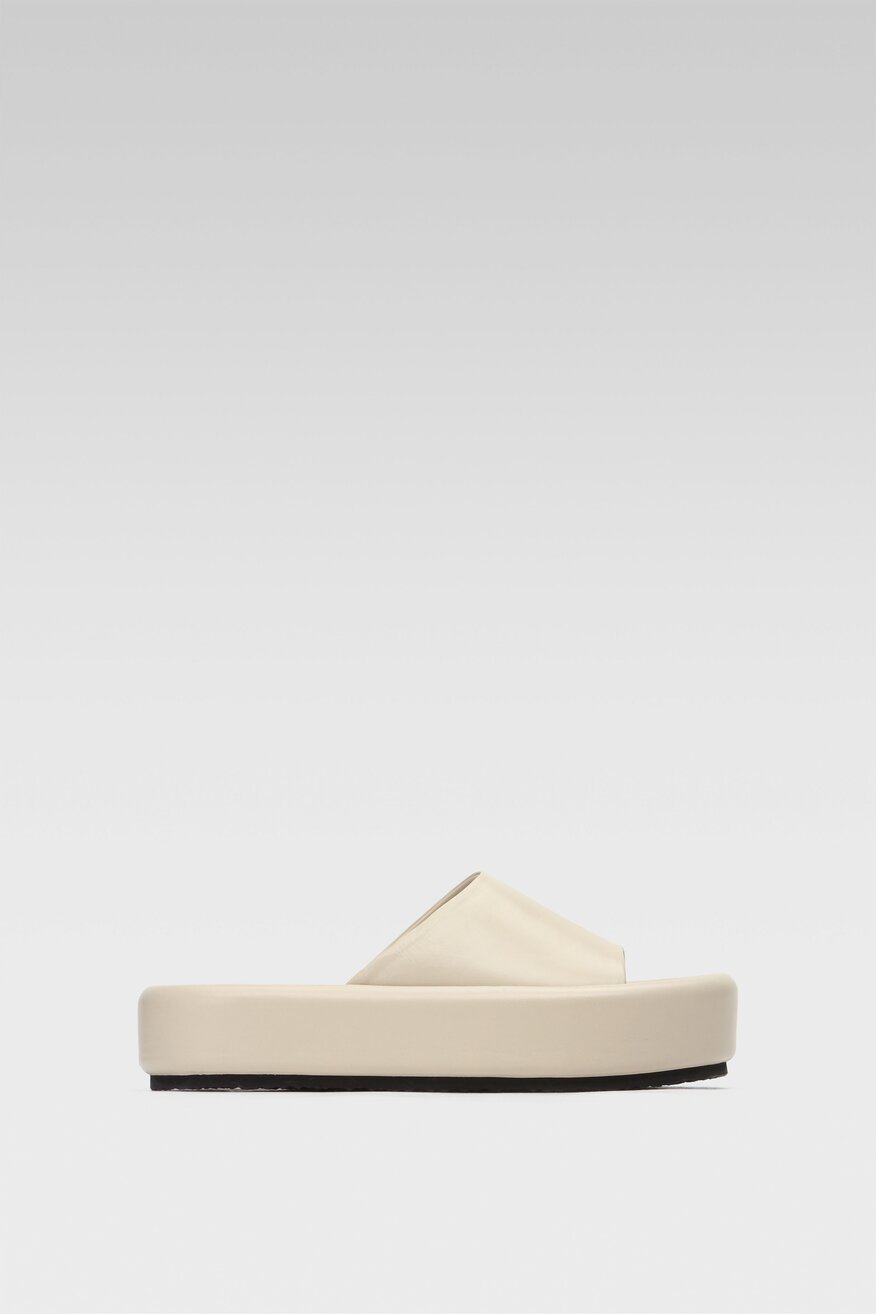 
                Gino Rossi - Klapki skórzane na platformie - 5904248565299