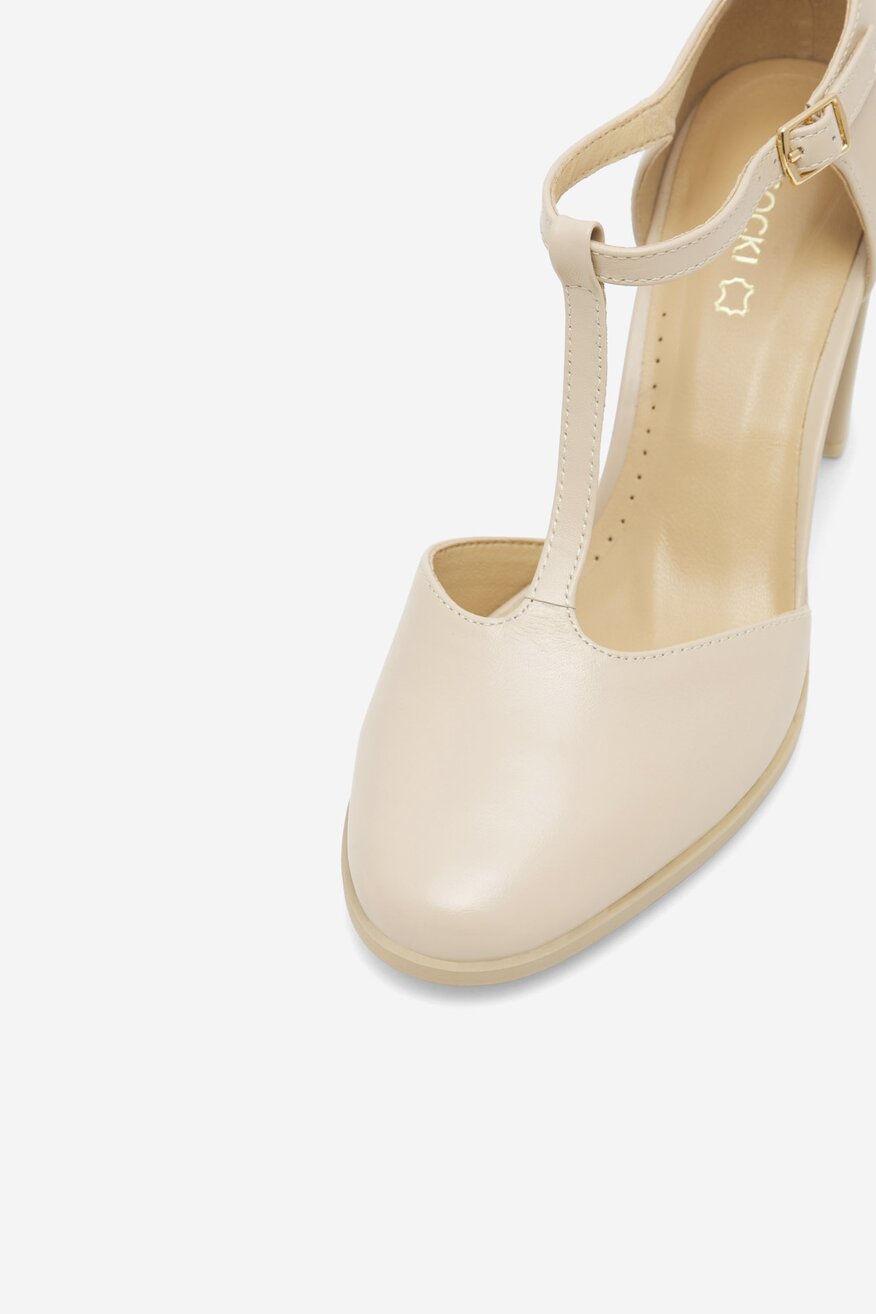 
                Körömcipő Lasocki BÉZS - 5905588354574