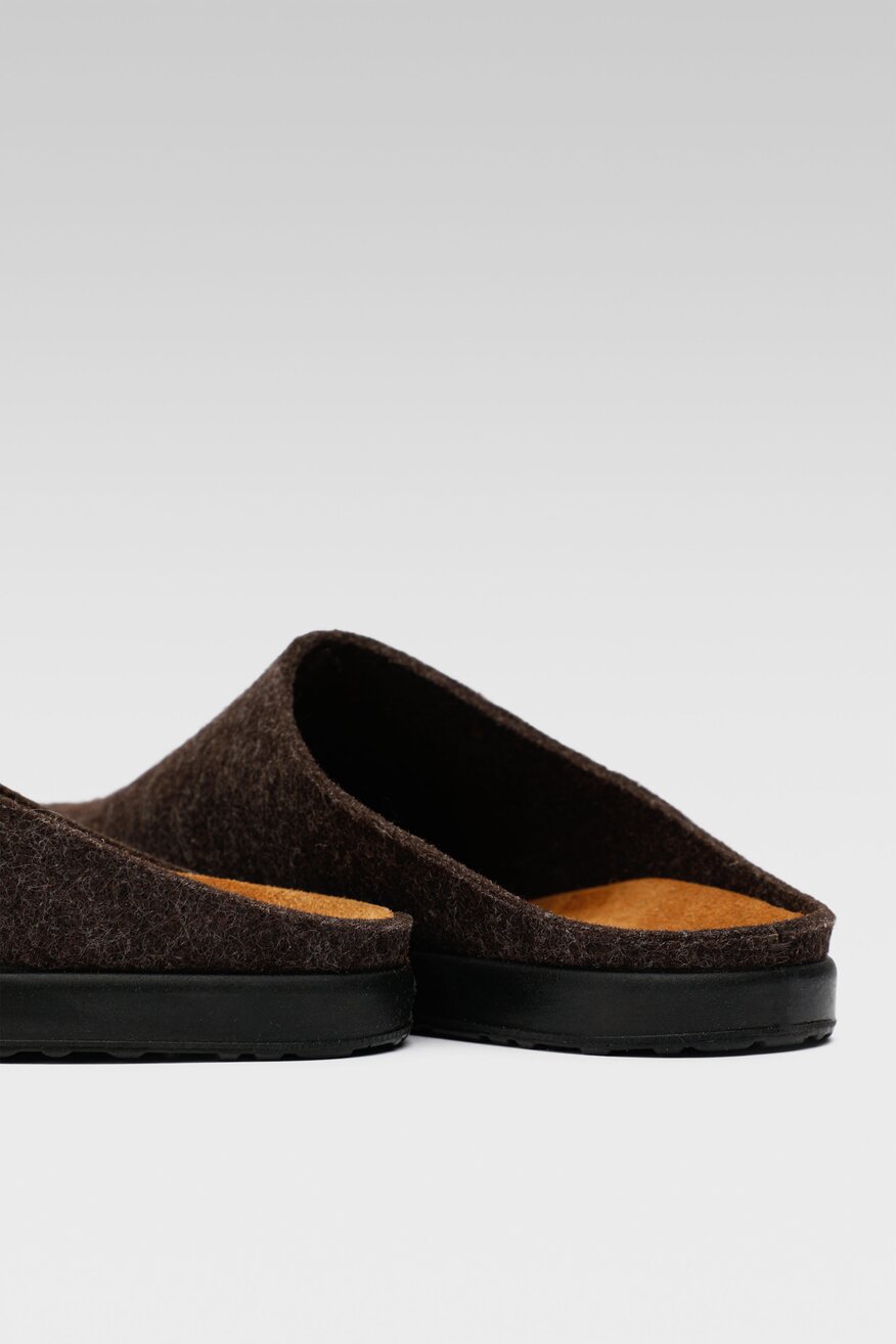 
                Scholl - Kapcie brązowe - 5904862046273