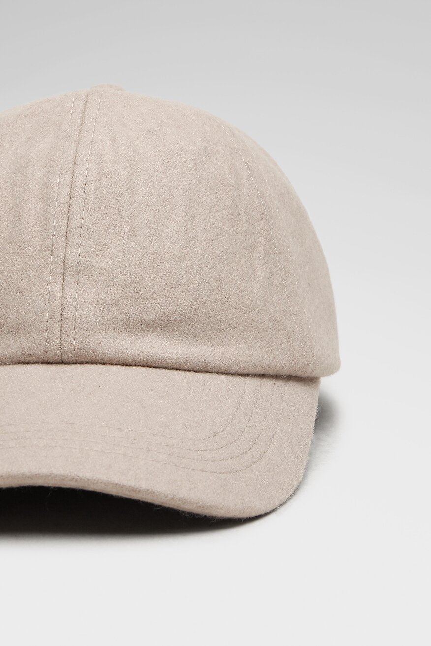 
                Gino Rossi - Czapka z daszkiem pastelowa beżowa - 5904248146238