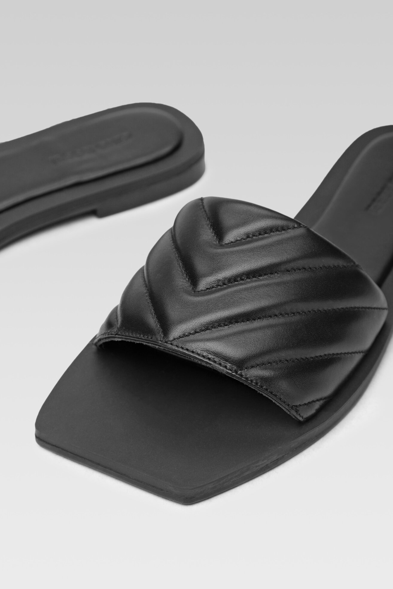 Klapki Gino Rossi S165 Czarny