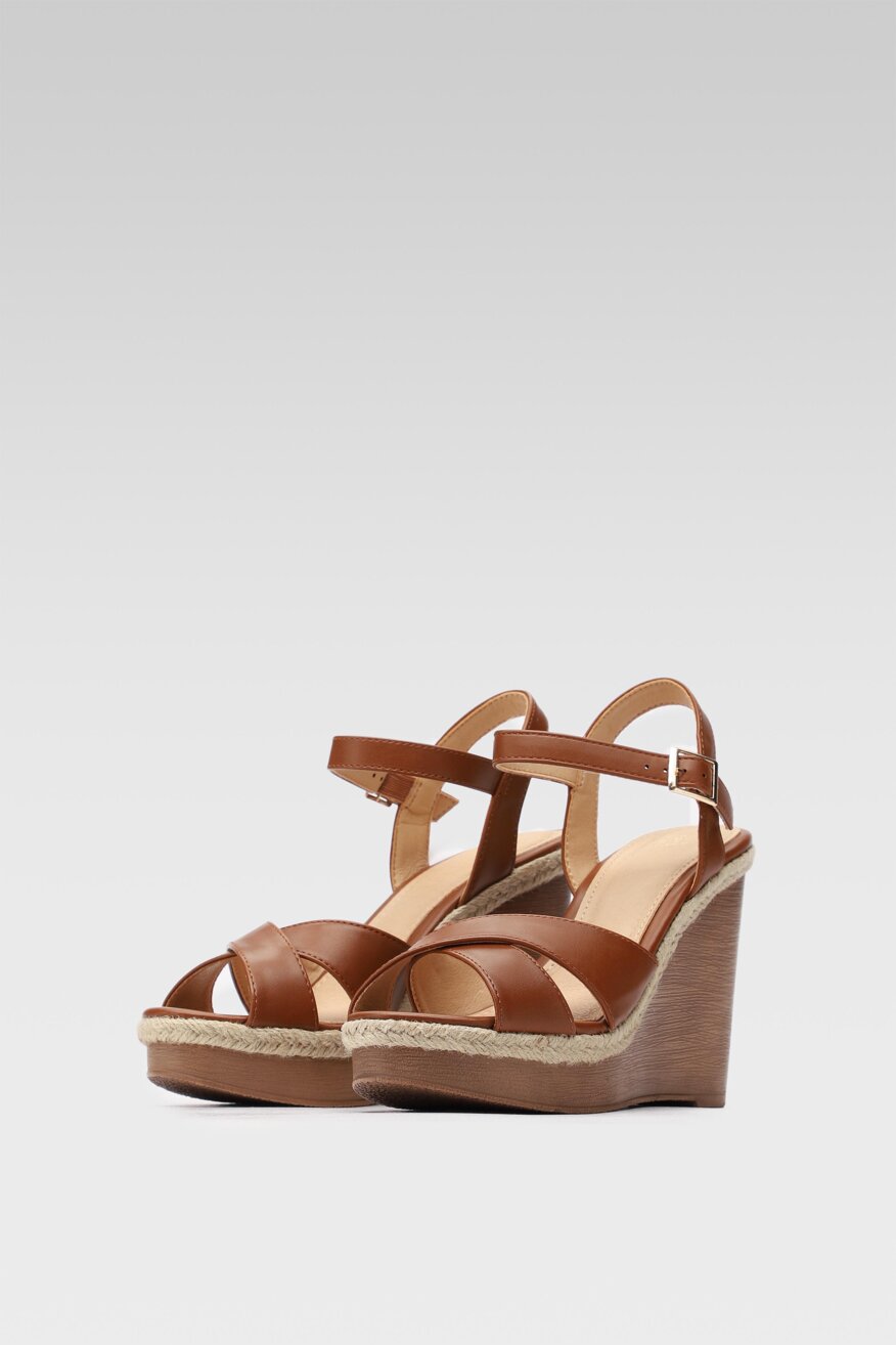 
                Jenny Fairy - Sandały na koturnie brązowe - 5903698383927