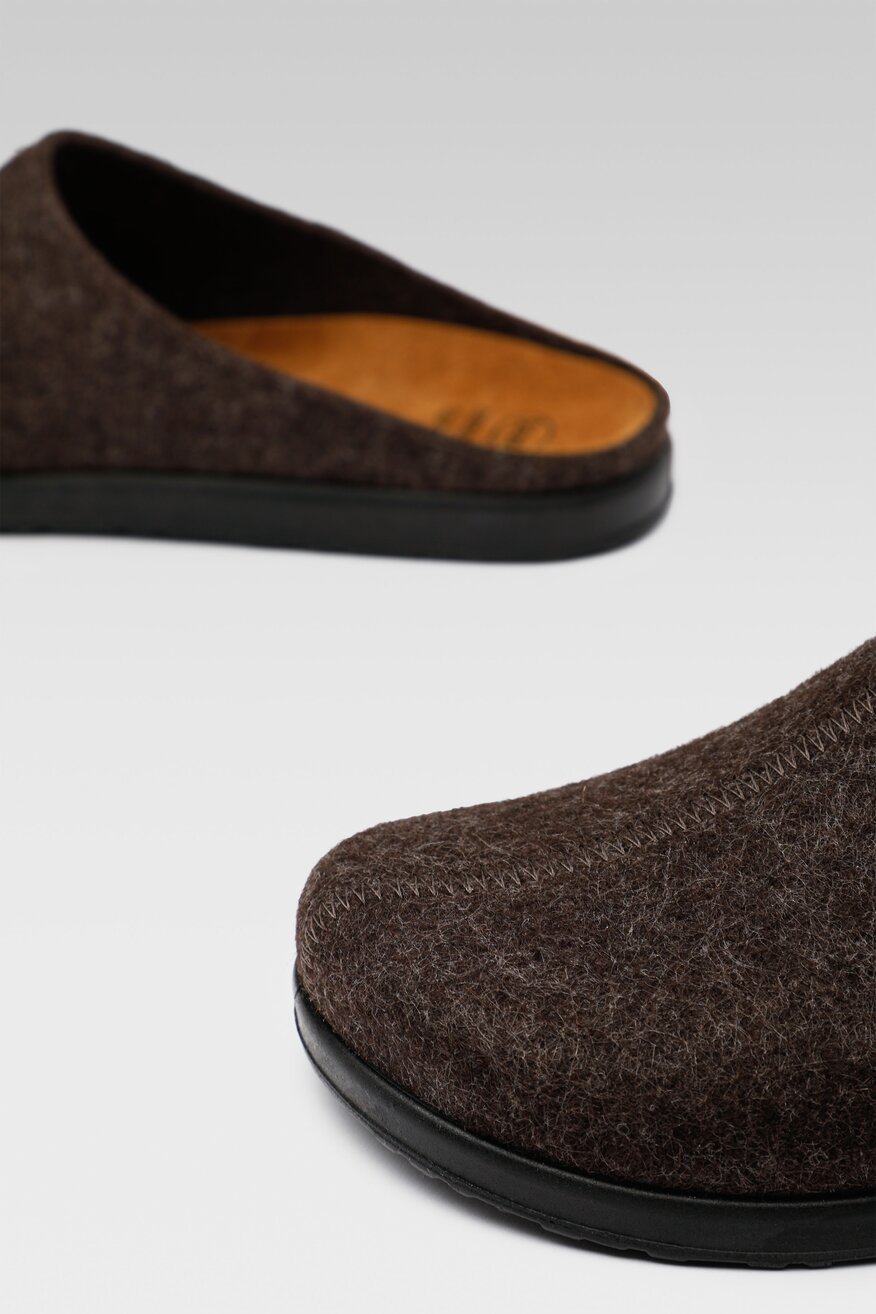 
                Scholl - Kapcie brązowe - 5904862046273