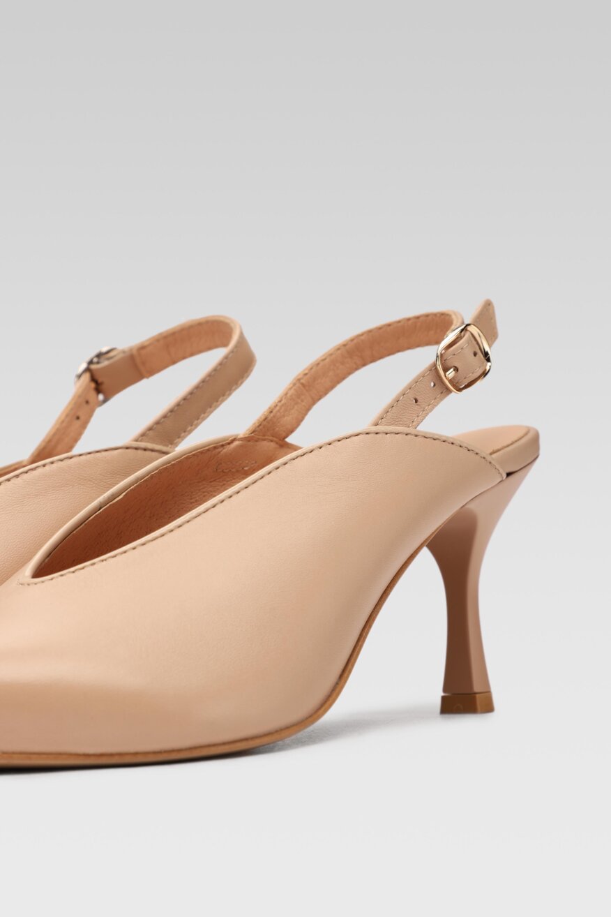 
                Körömcipő Lasocki BÉZS - 5903698554716