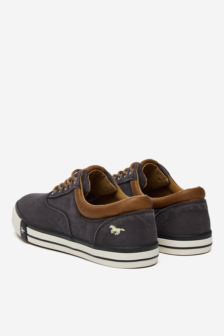 
                Mustang - Trampki - 5903419833427