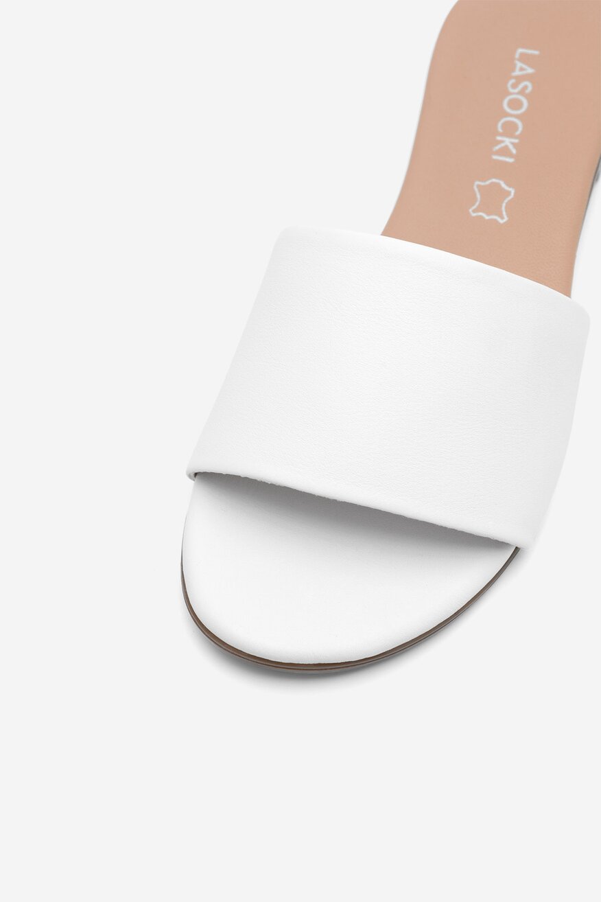 
                Lasocki - Skórzane klapki białe - 5904862818641