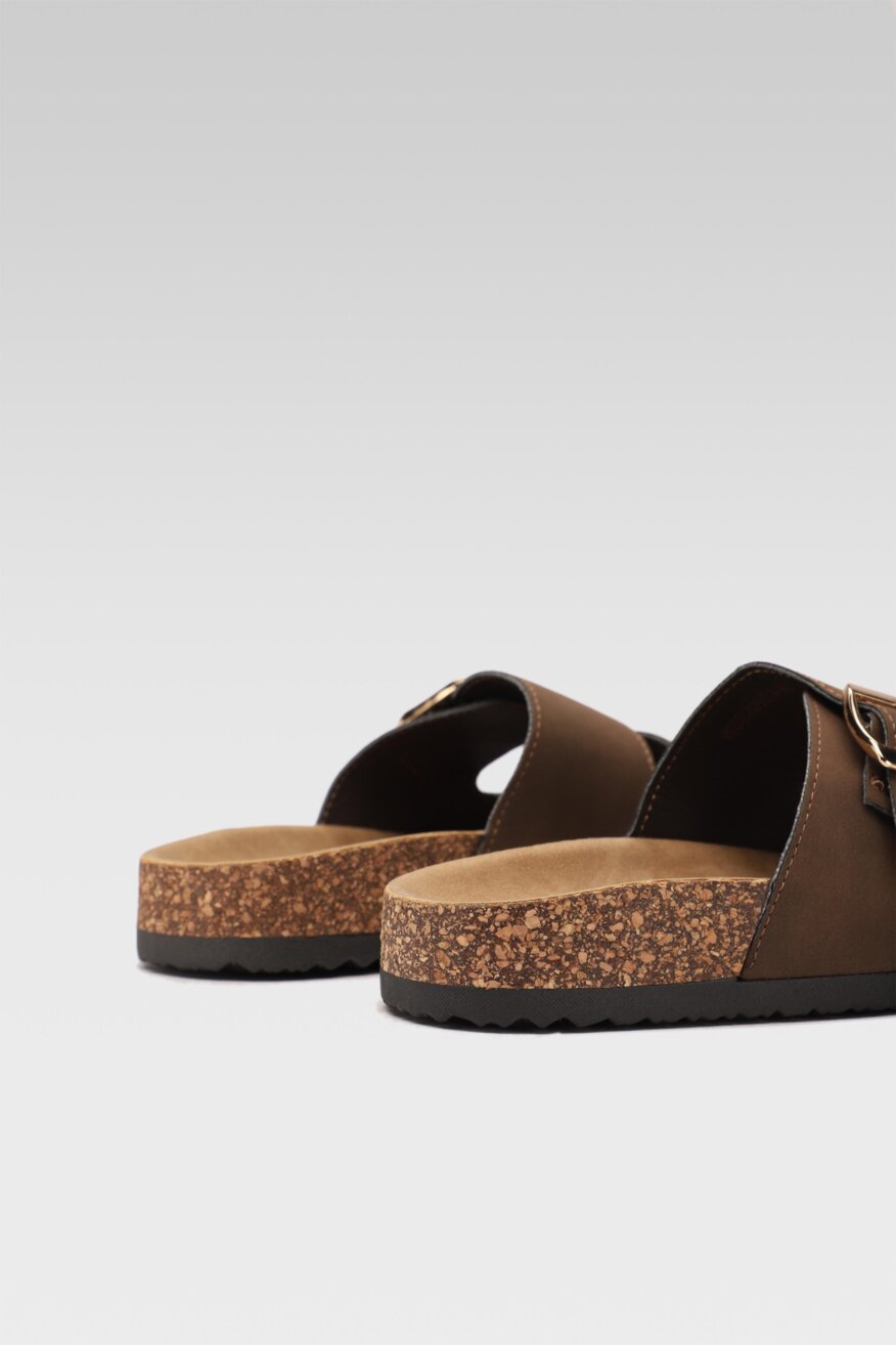 
                Jenny Fairy - Klapki brązowe - 5903698679792