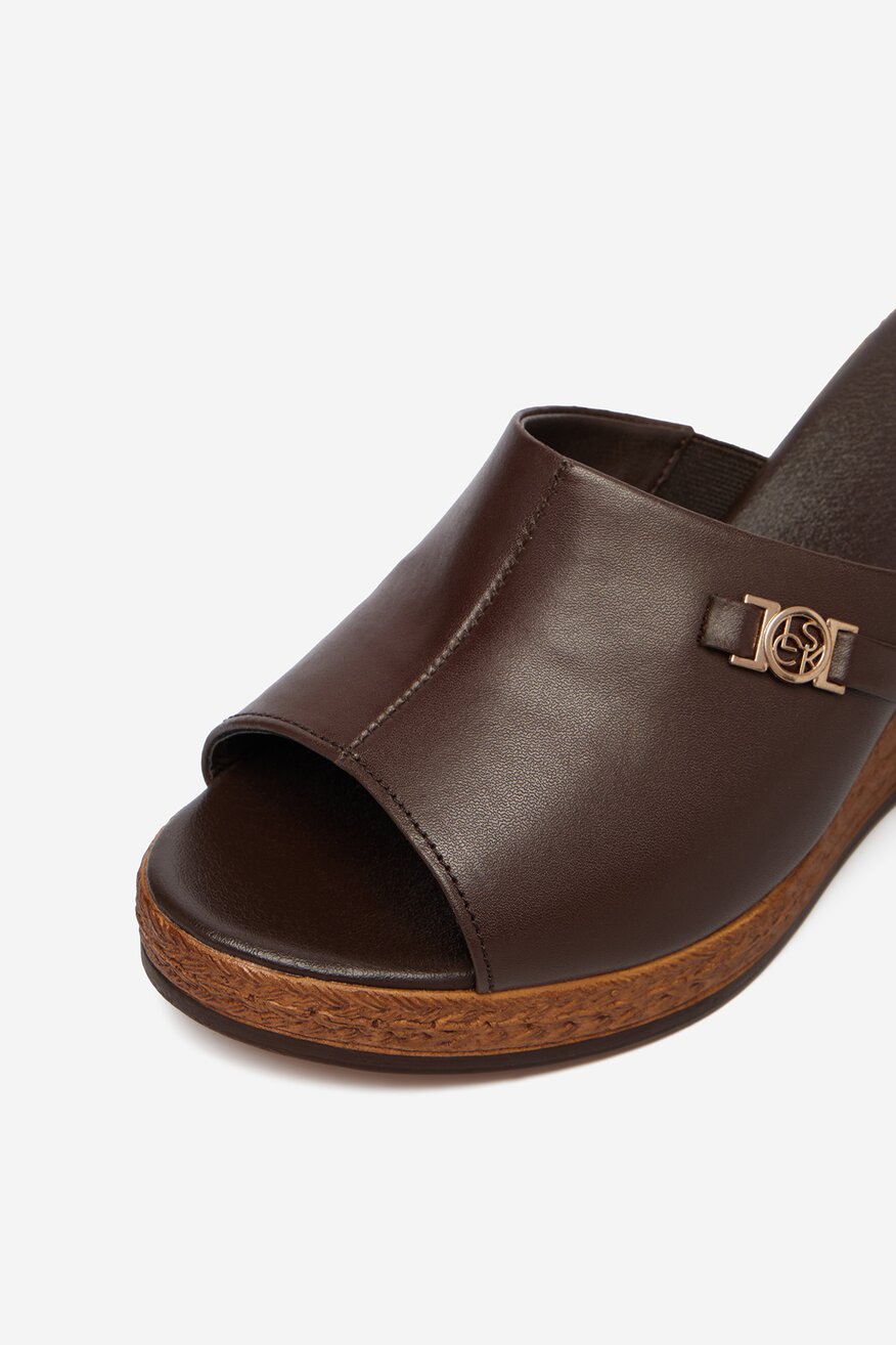 
                        Klapki Lasocki CEO-WI23-283-13 Brązowy - 5906751590102