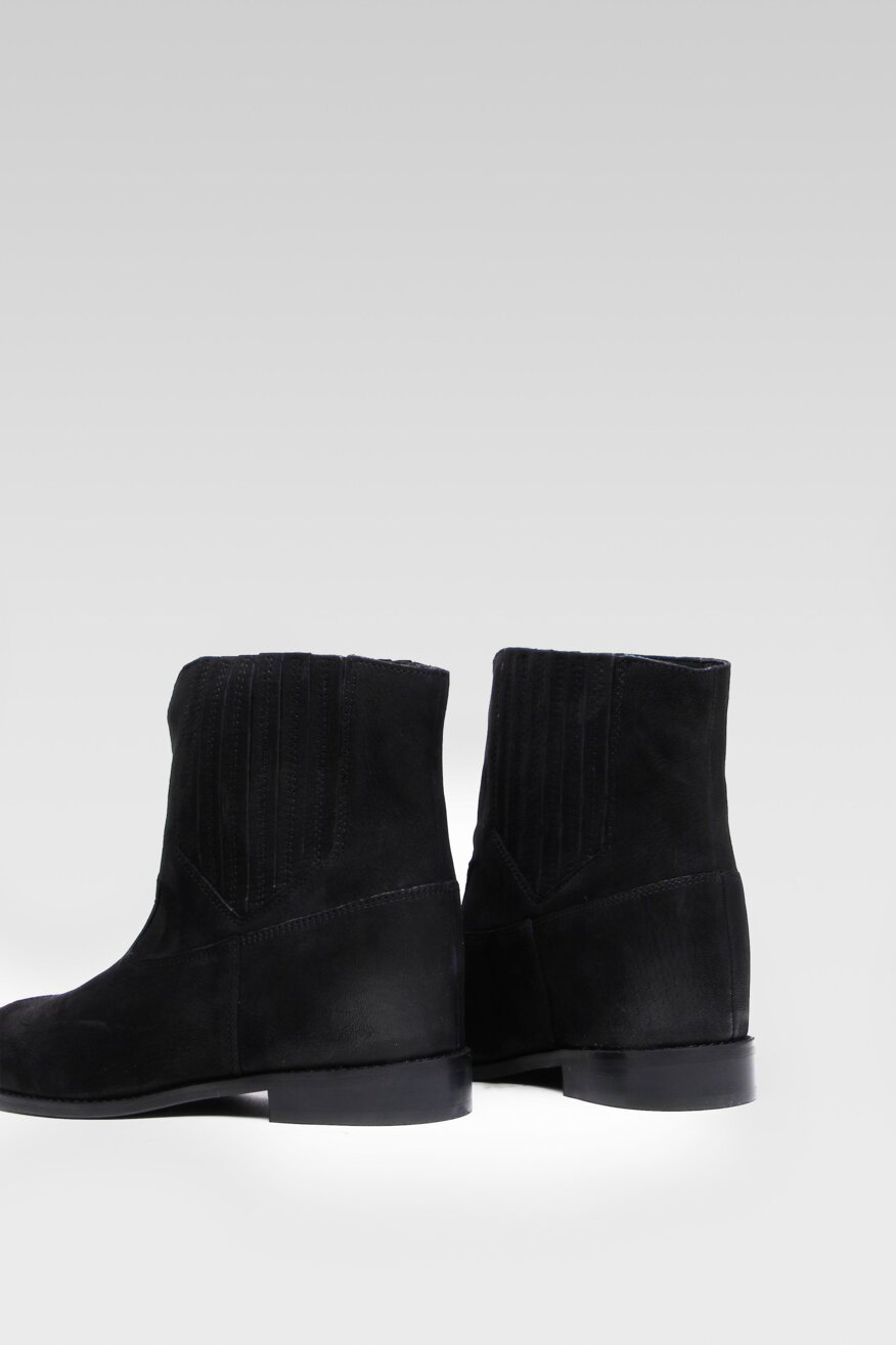 
                Badura - Skórzane botki na koturnie - 5904248064518