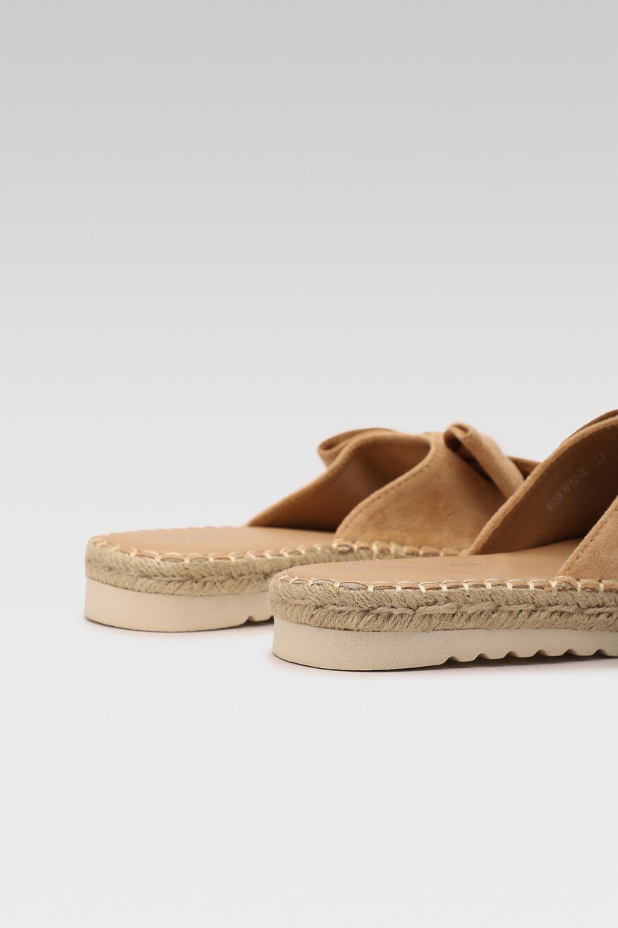 
                Jenny Fairy - Klapki z aplikacją beżowe - 5903698464466