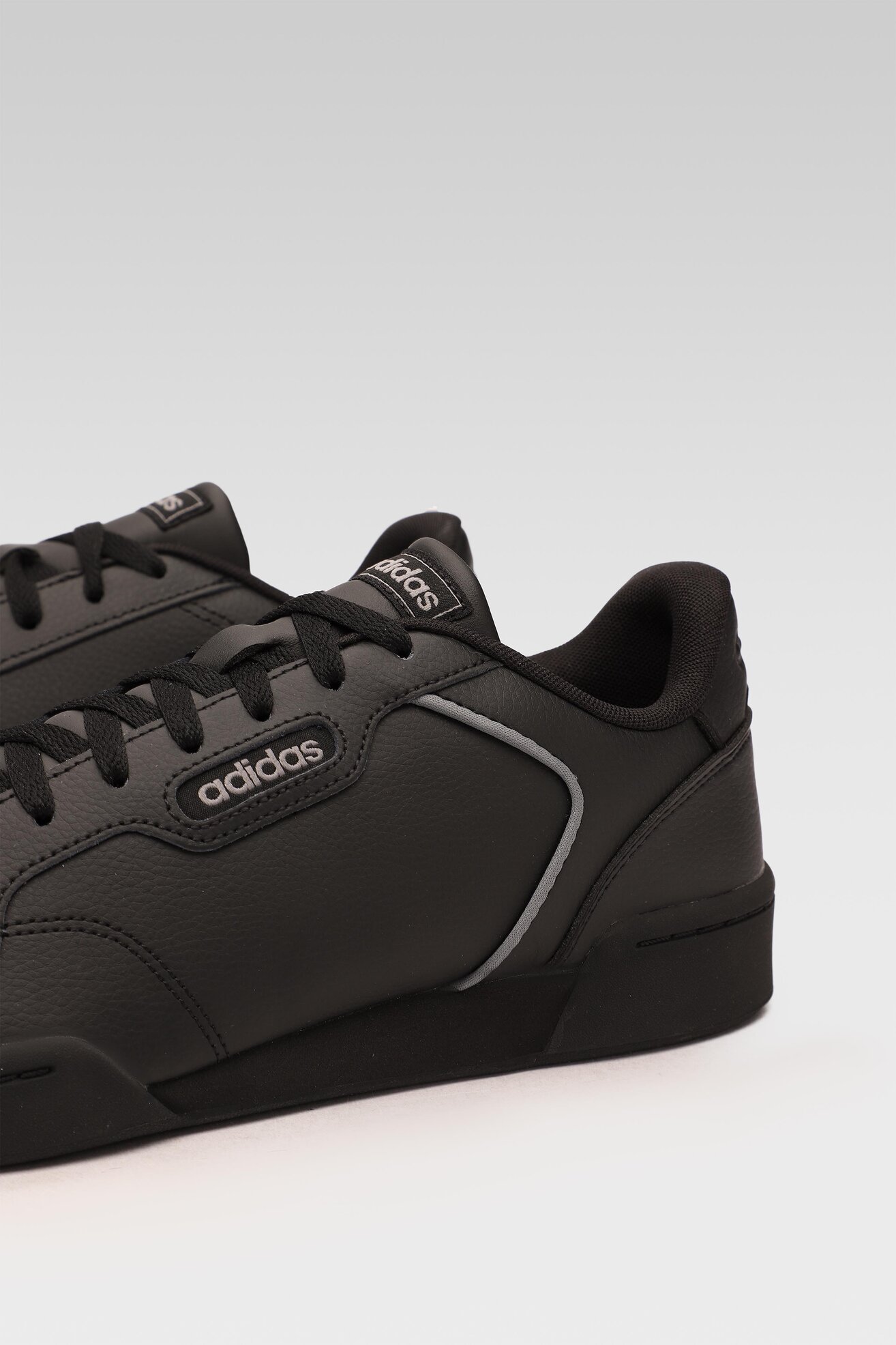 Obuwie sportowe adidas ROGUERA EG2659 Czarny