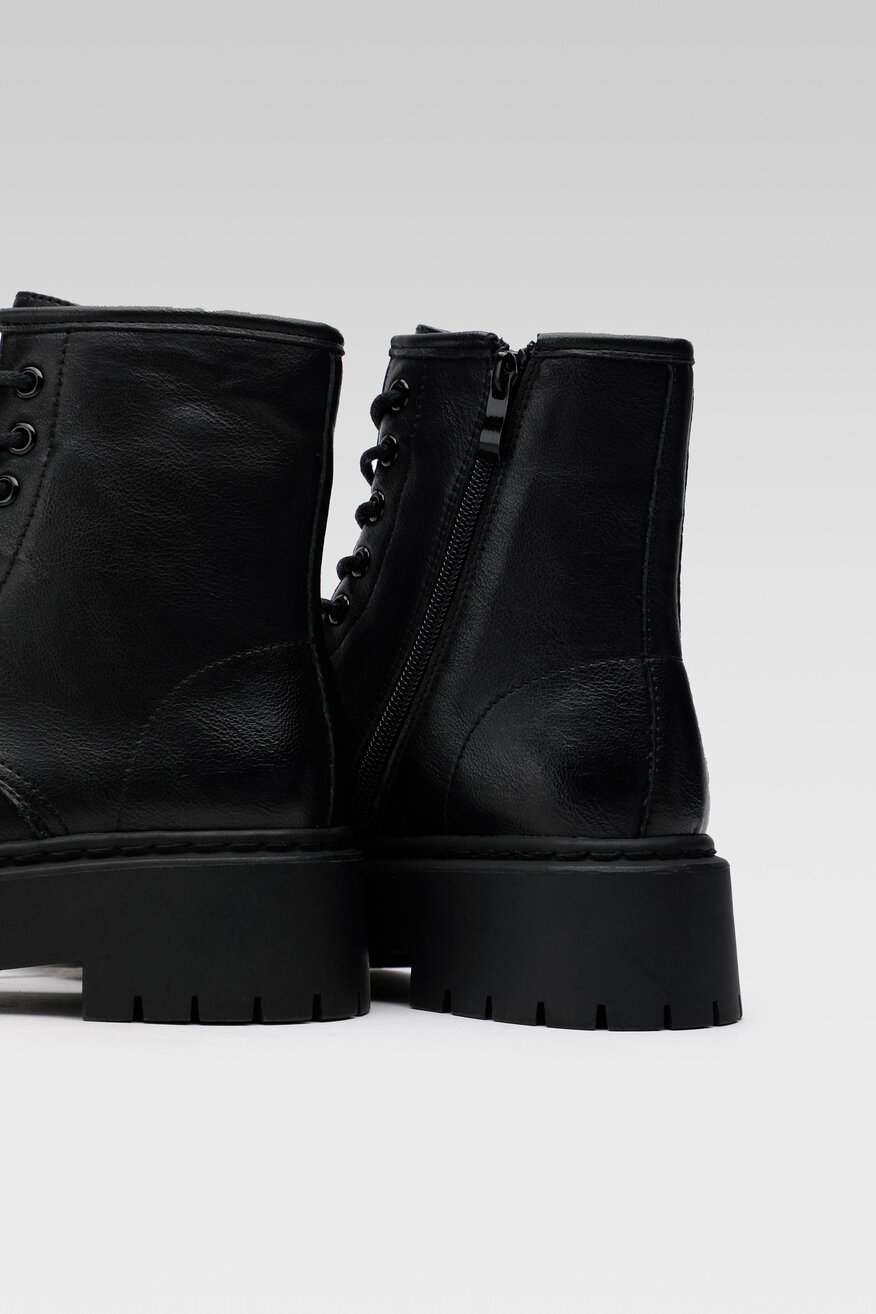 
                Bocanci DeeZee NEGRU - 5904862014388