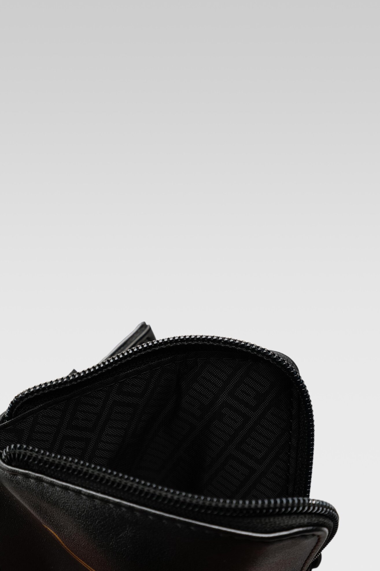 молодіжна сумка Puma CORE UP MULTI POUCH 7915901 ЧОРНИЙ
