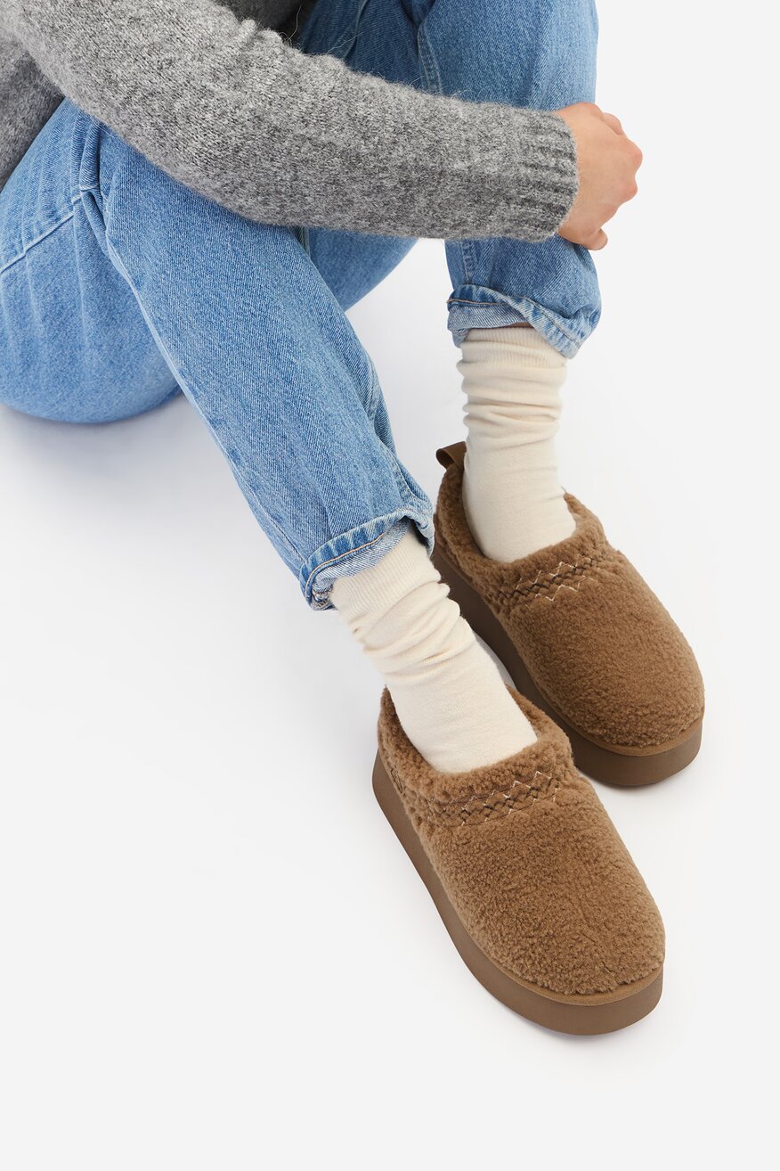 
                        Papucs Jenny CEO-HY241207 BARNA - 5906751421864