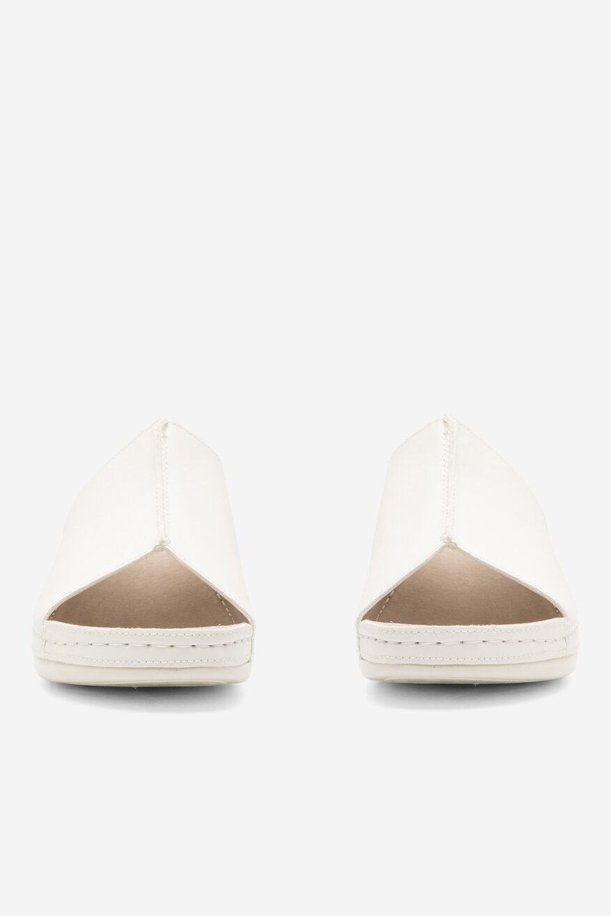 
                Go Soft - Sandały białe - 5904862754024