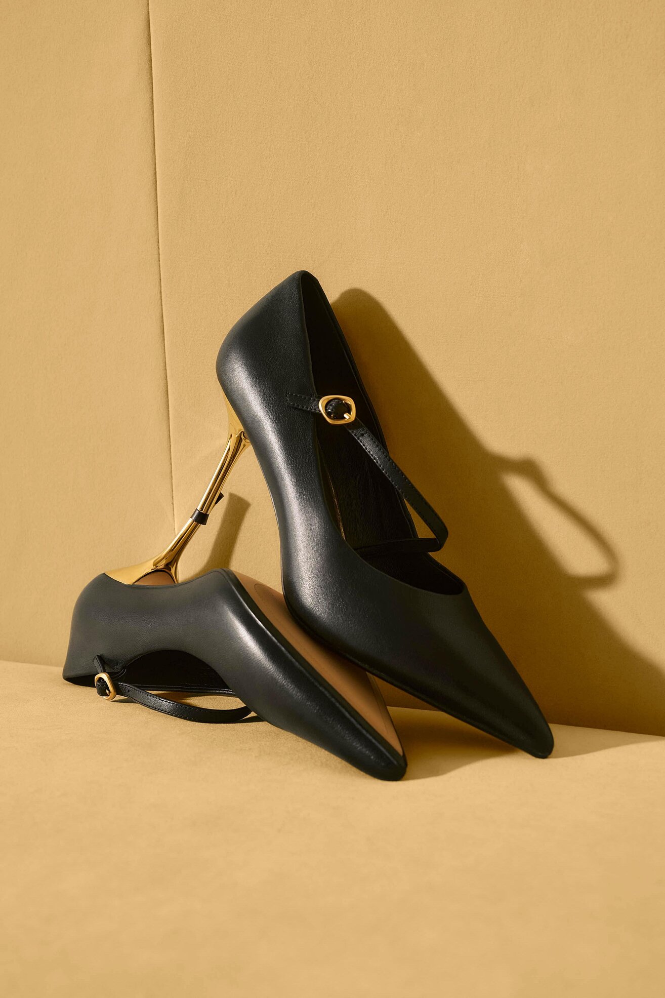 Cipele na štiklu Gino Rossi NOELLA-527-5 CRNA