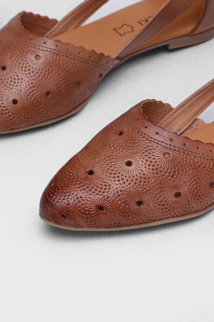 
                Lasocki - Skórzane baleriny z wycięciami - 5903698484785