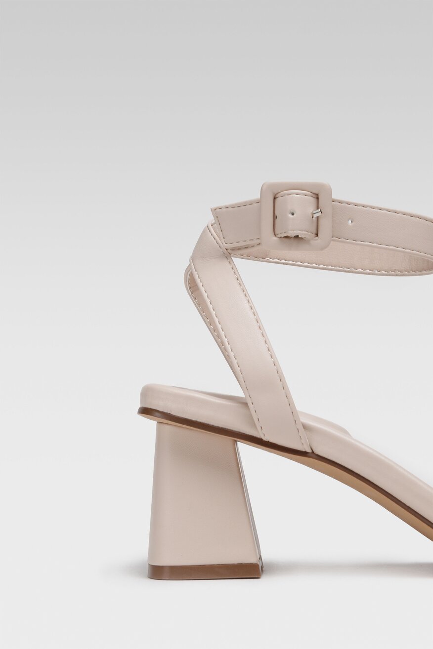 
                Jenny Fairy - Sandały beżowe ze sprzączką - 5904248757960